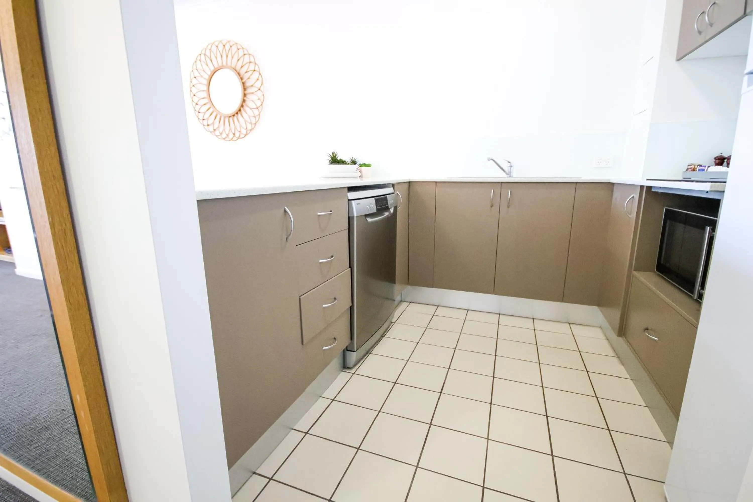 Kitchen or kitchenette in Dockside Brisbane