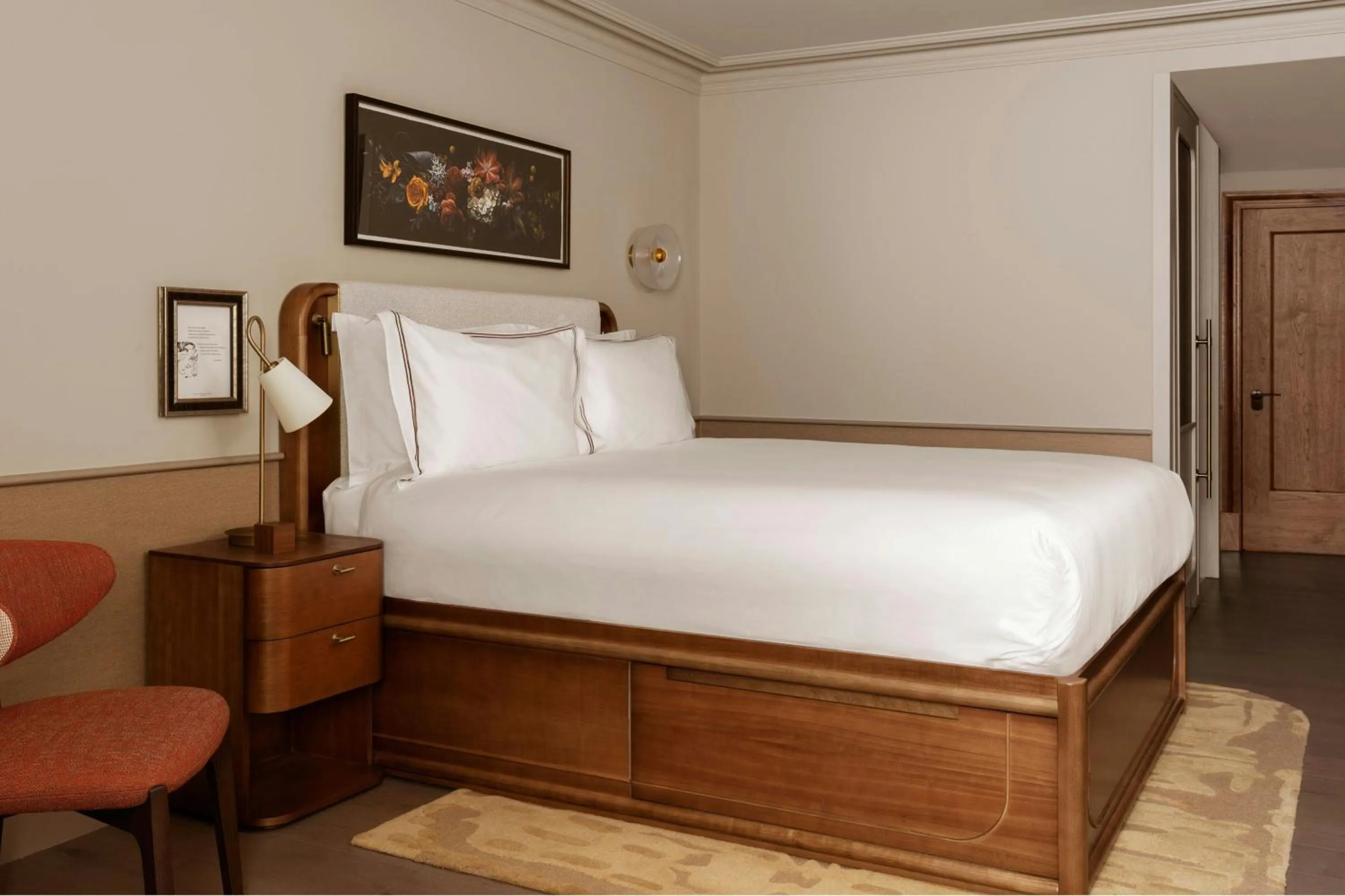 Photo of the whole room, Bed in Montcalm Mayfair, Autograph Collection