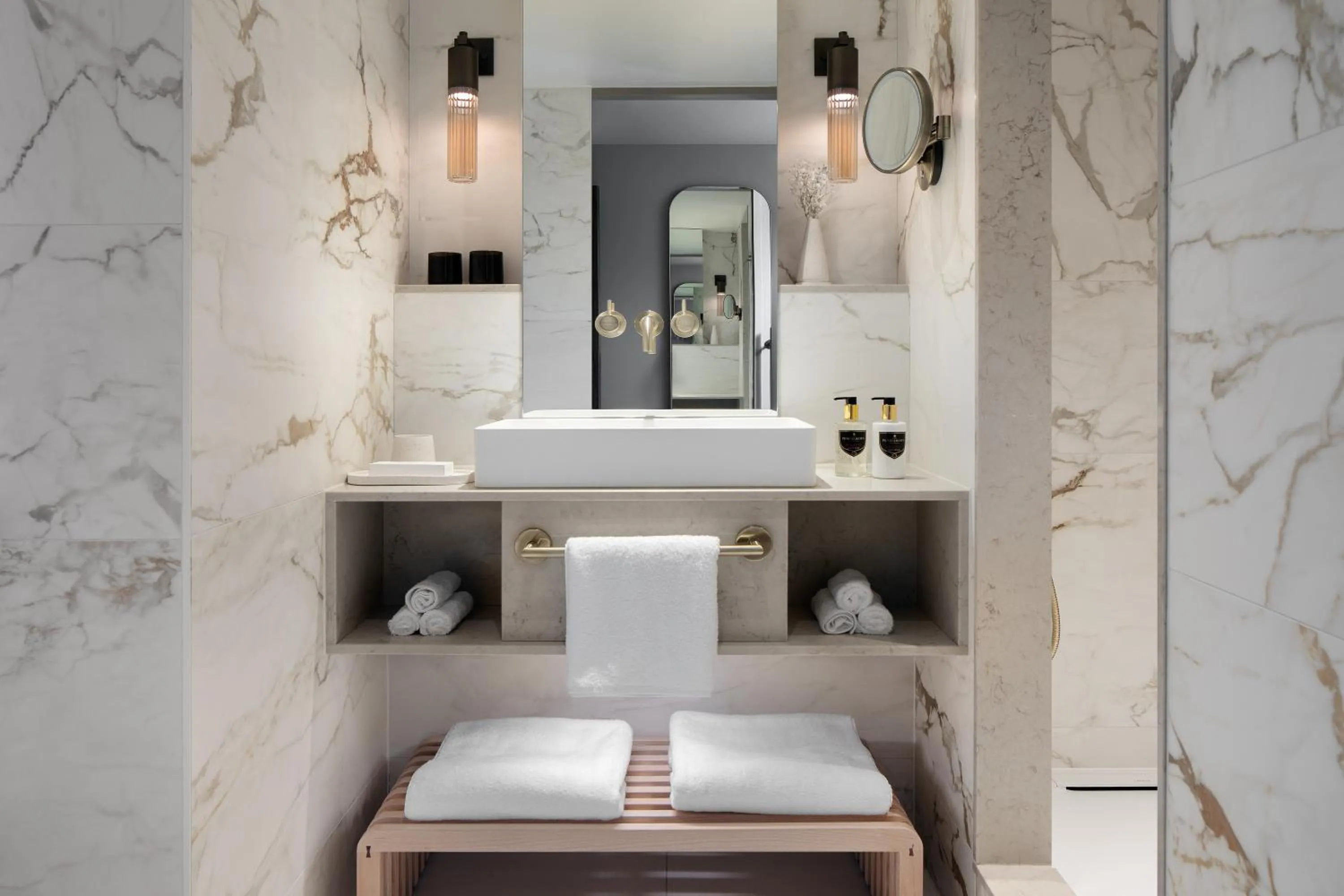 Bathroom in Montcalm Mayfair, Autograph Collection