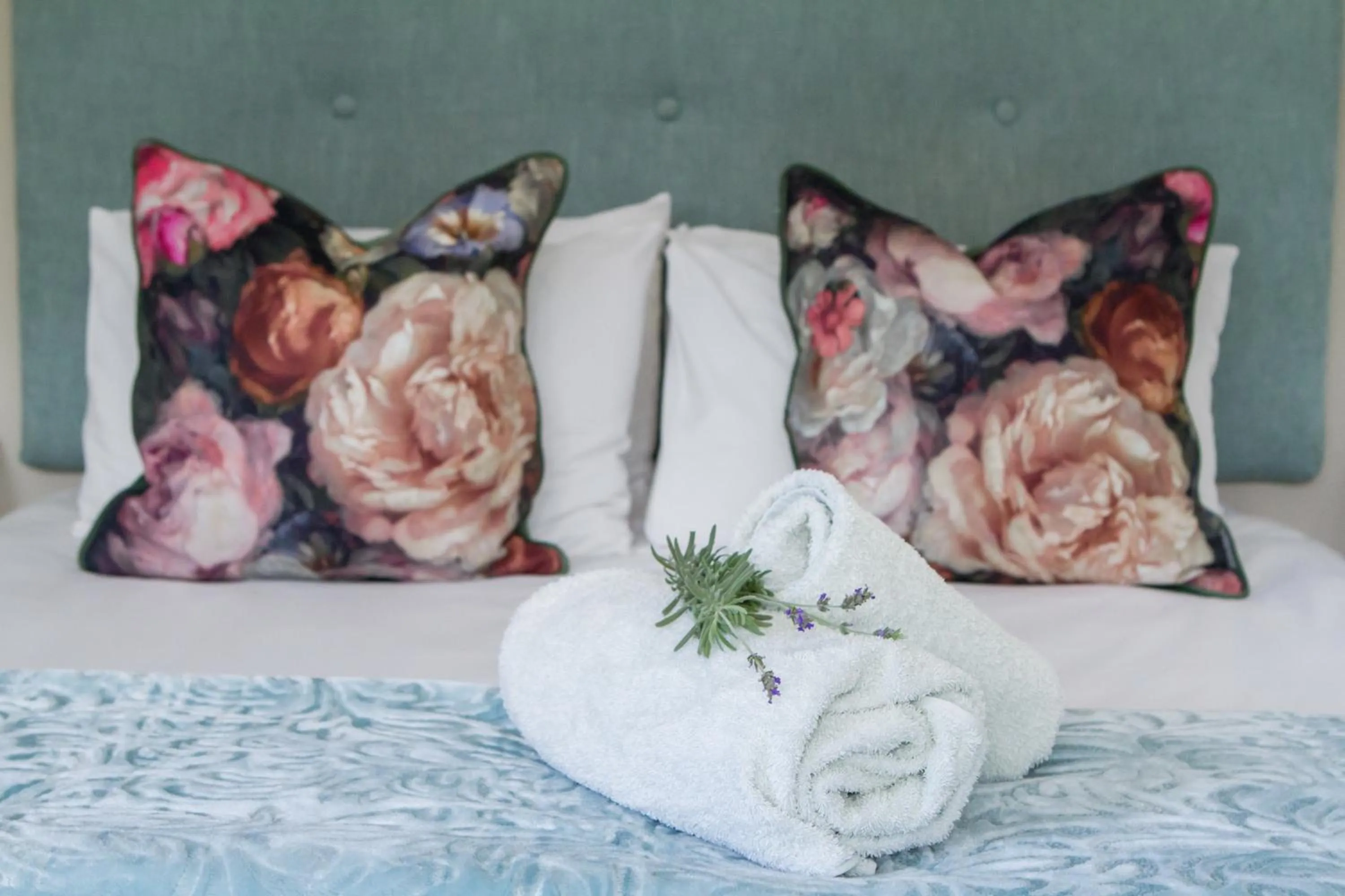 Bed in Cherry Berry Lodge