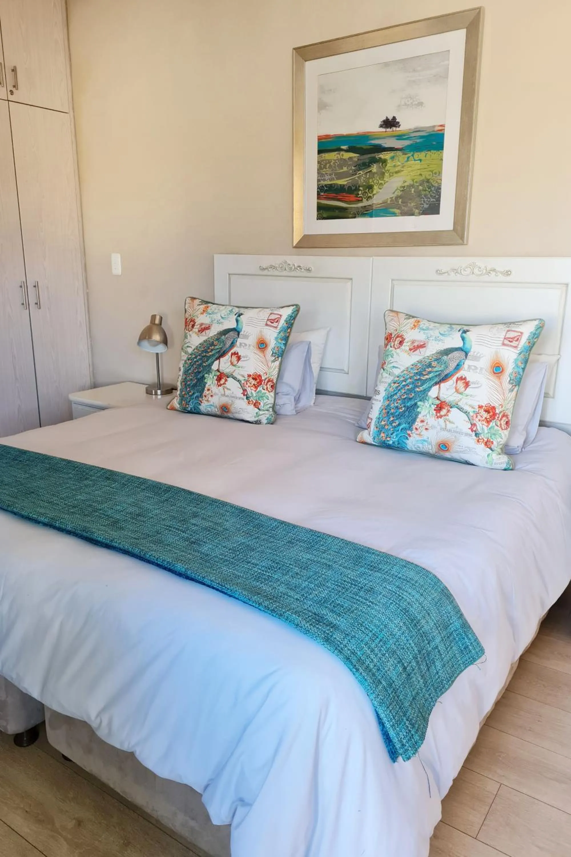 Bedroom, Bed in Cherry Berry Lodge