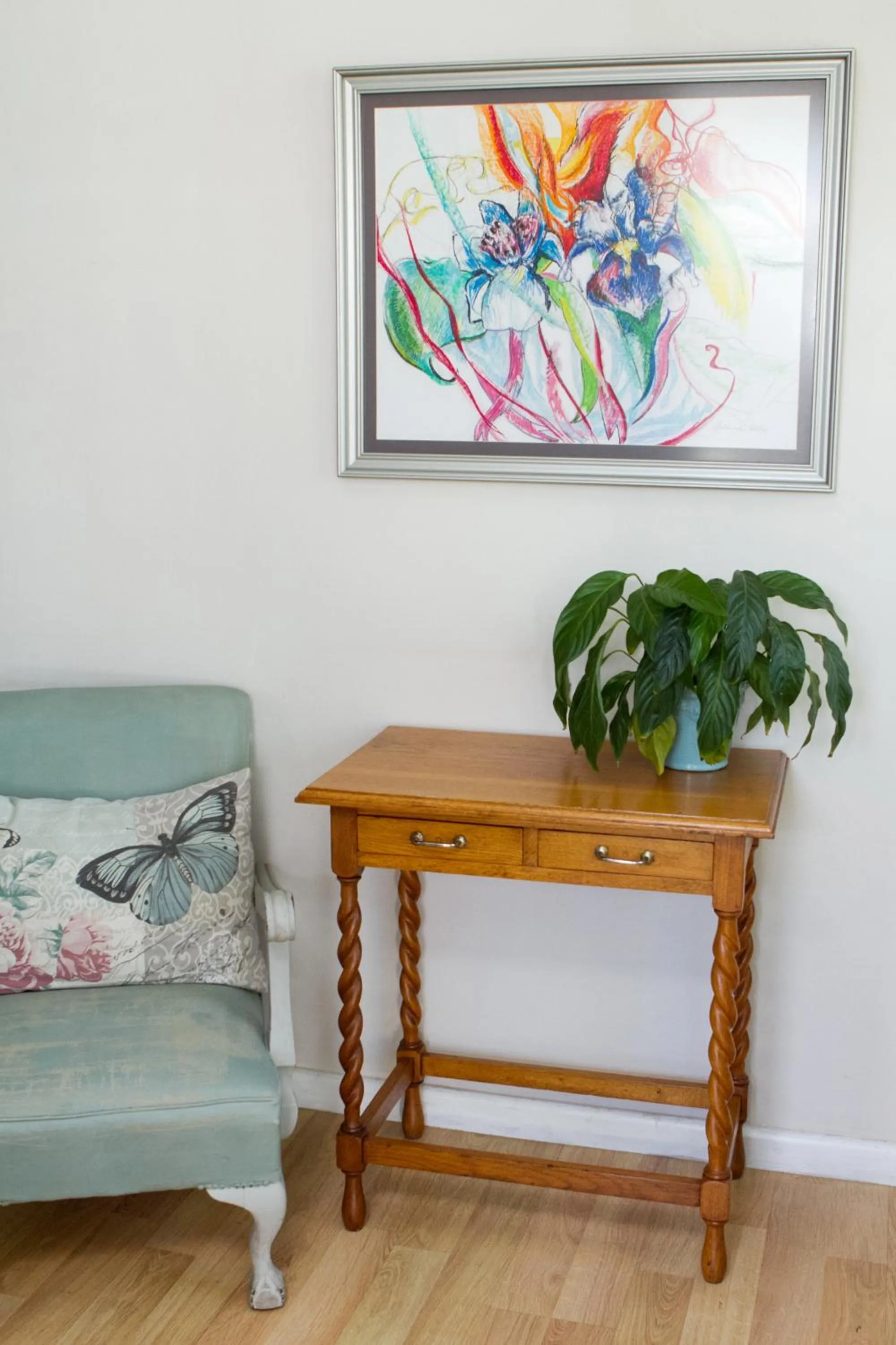 Decorative detail in Cherry Berry Lodge