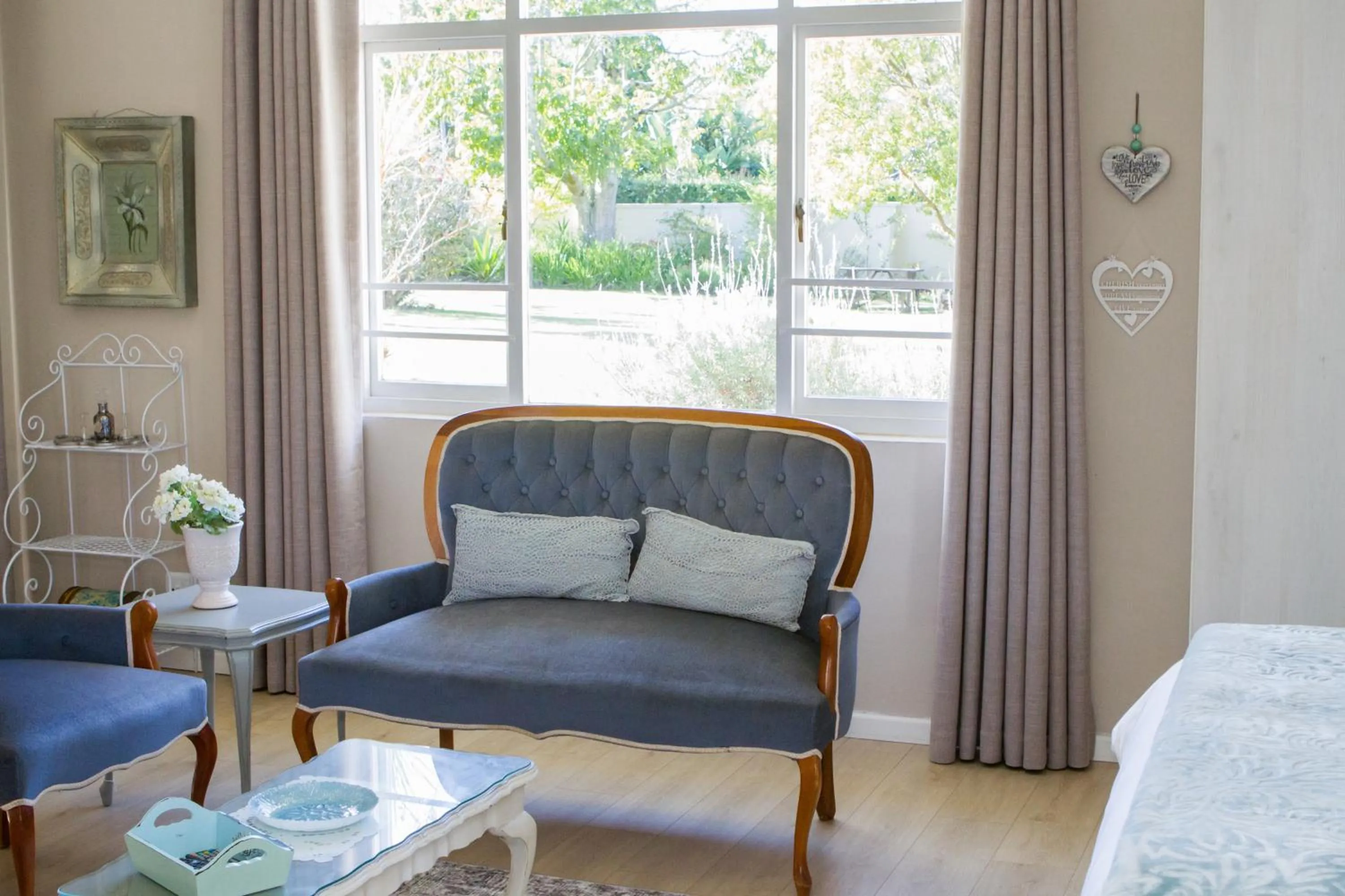 Seating area in Cherry Berry Lodge