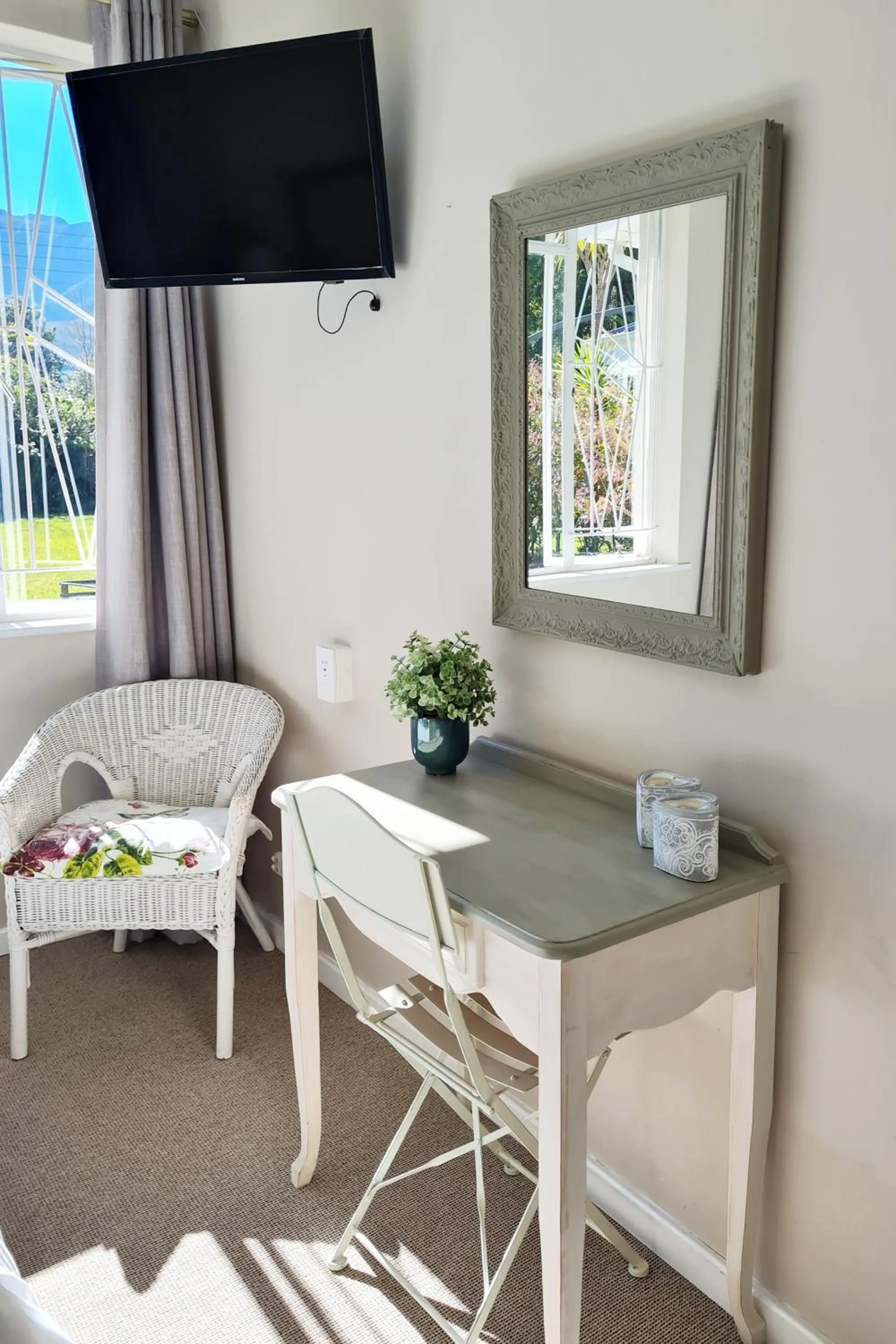 TV and multimedia in Cherry Berry Lodge