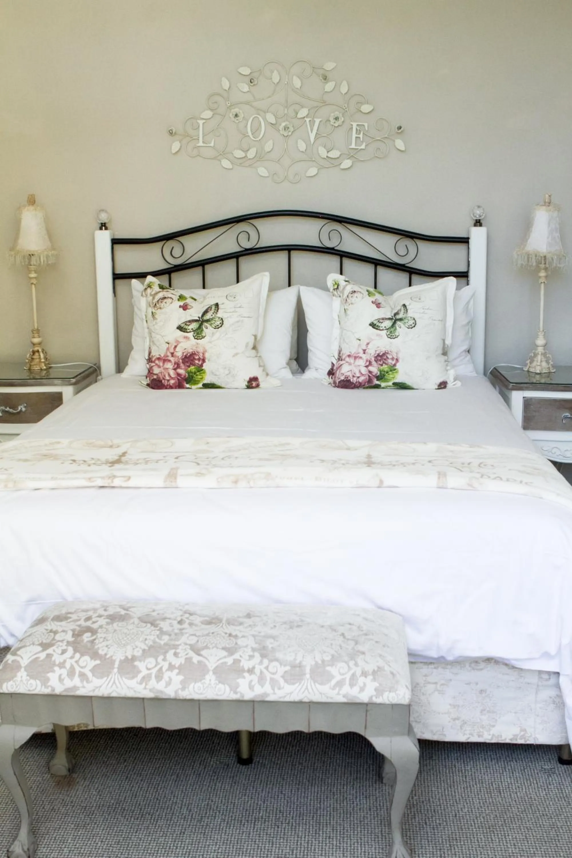 Bed in Cherry Berry Lodge