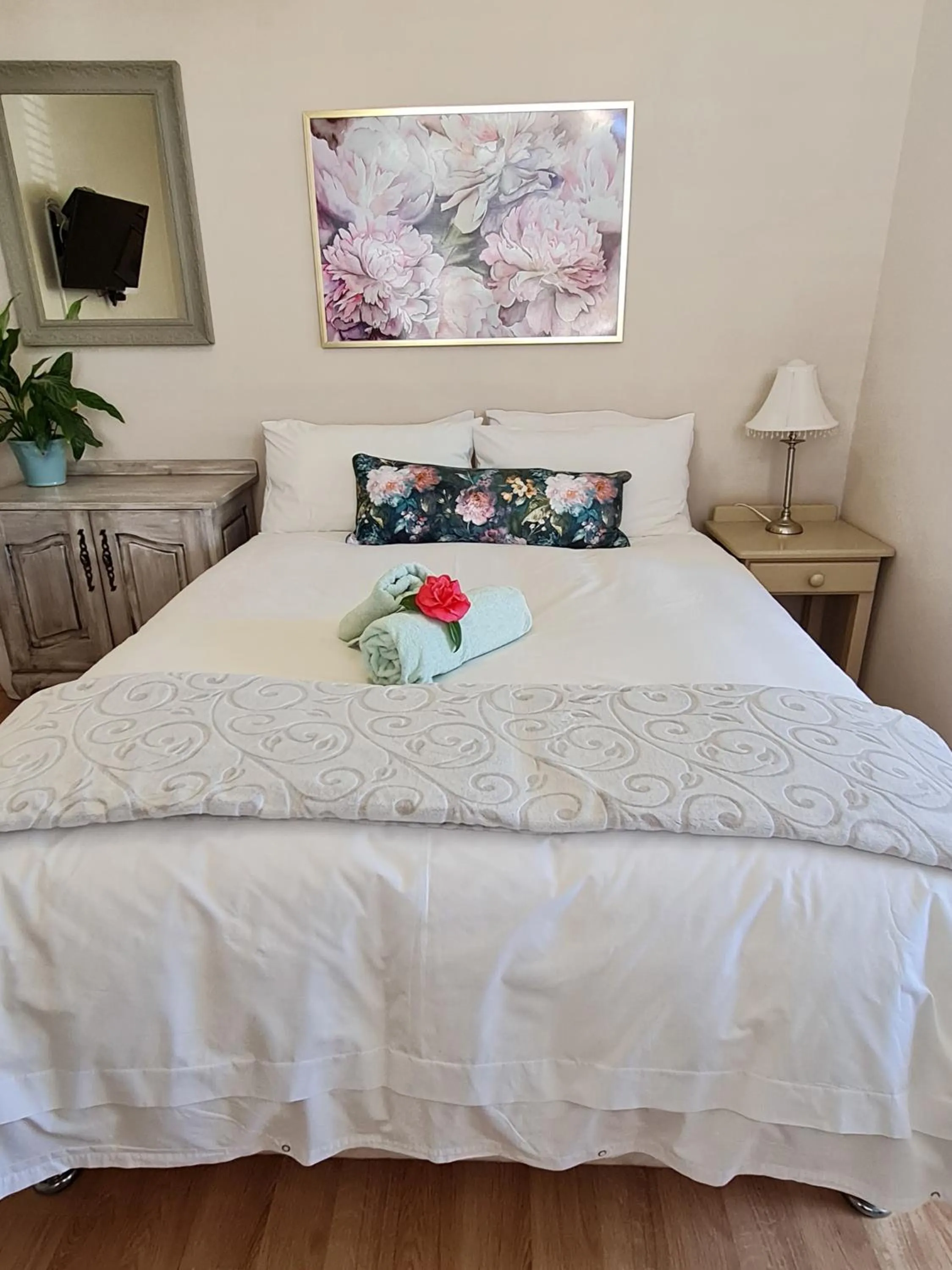 Bed in Cherry Berry Lodge