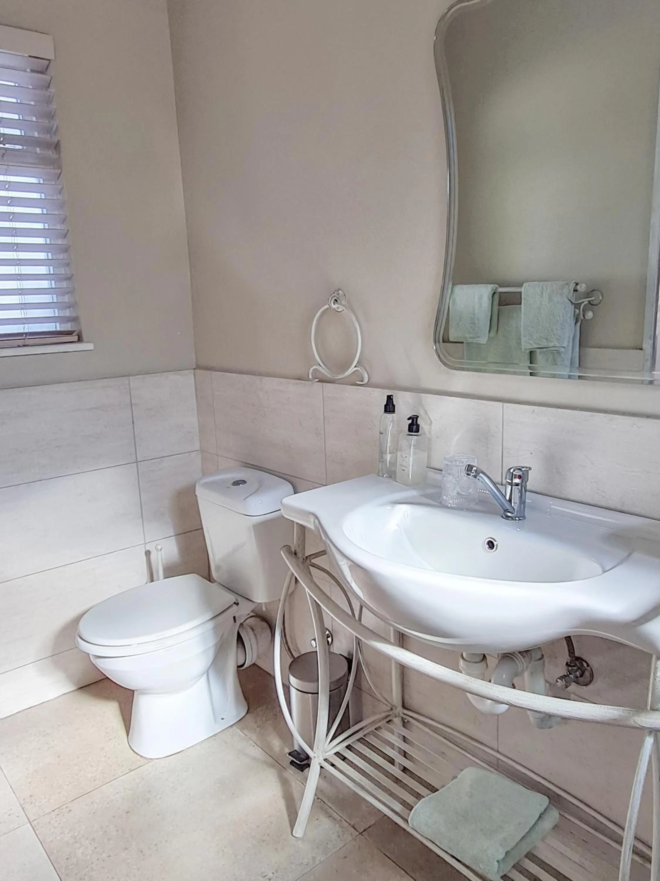 Bathroom in Cherry Berry Lodge