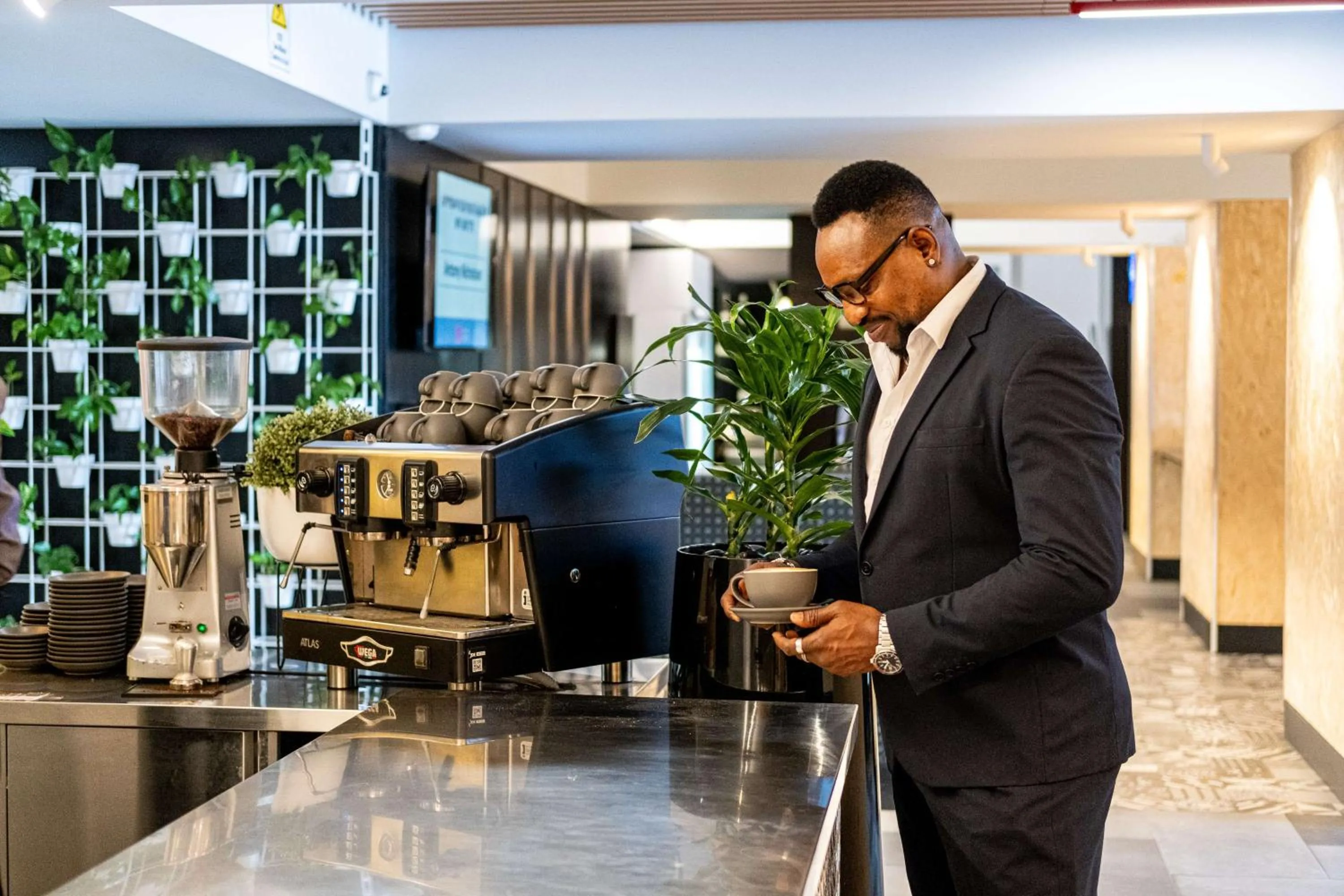 Restaurant/places to eat in Metro Hotel Perth