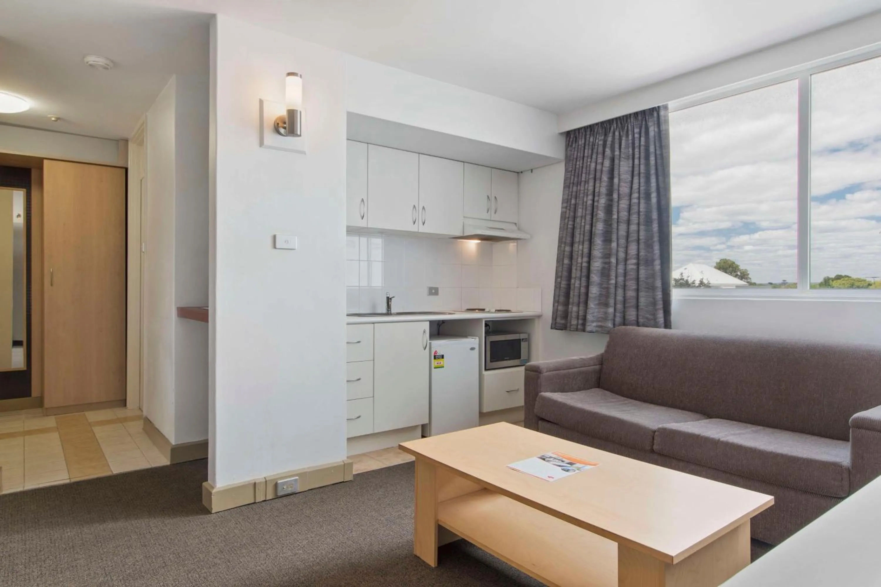 Kitchen or kitchenette in Metro Hotel Perth