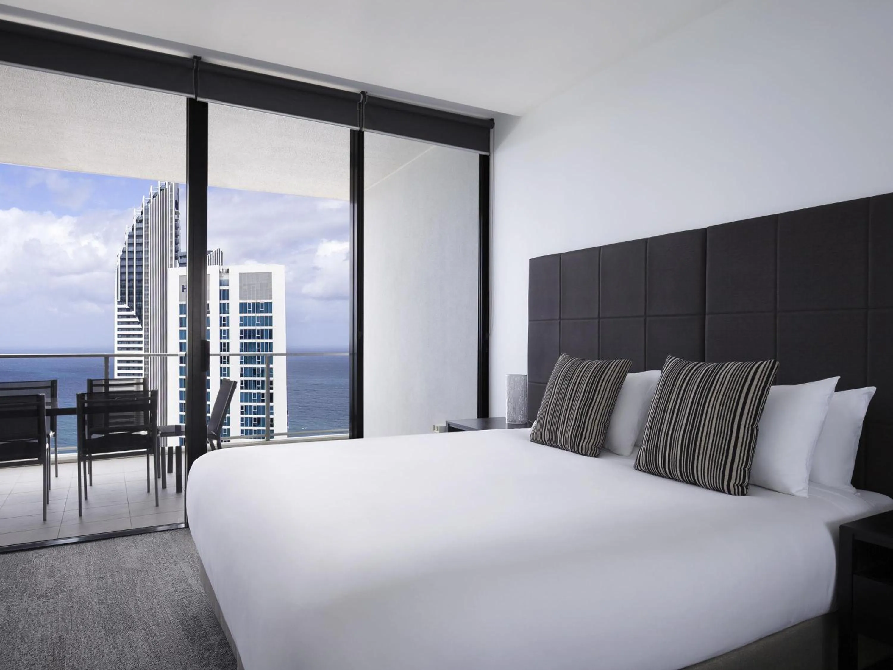 Bedroom, Bed in Mantra Circle On Cavill