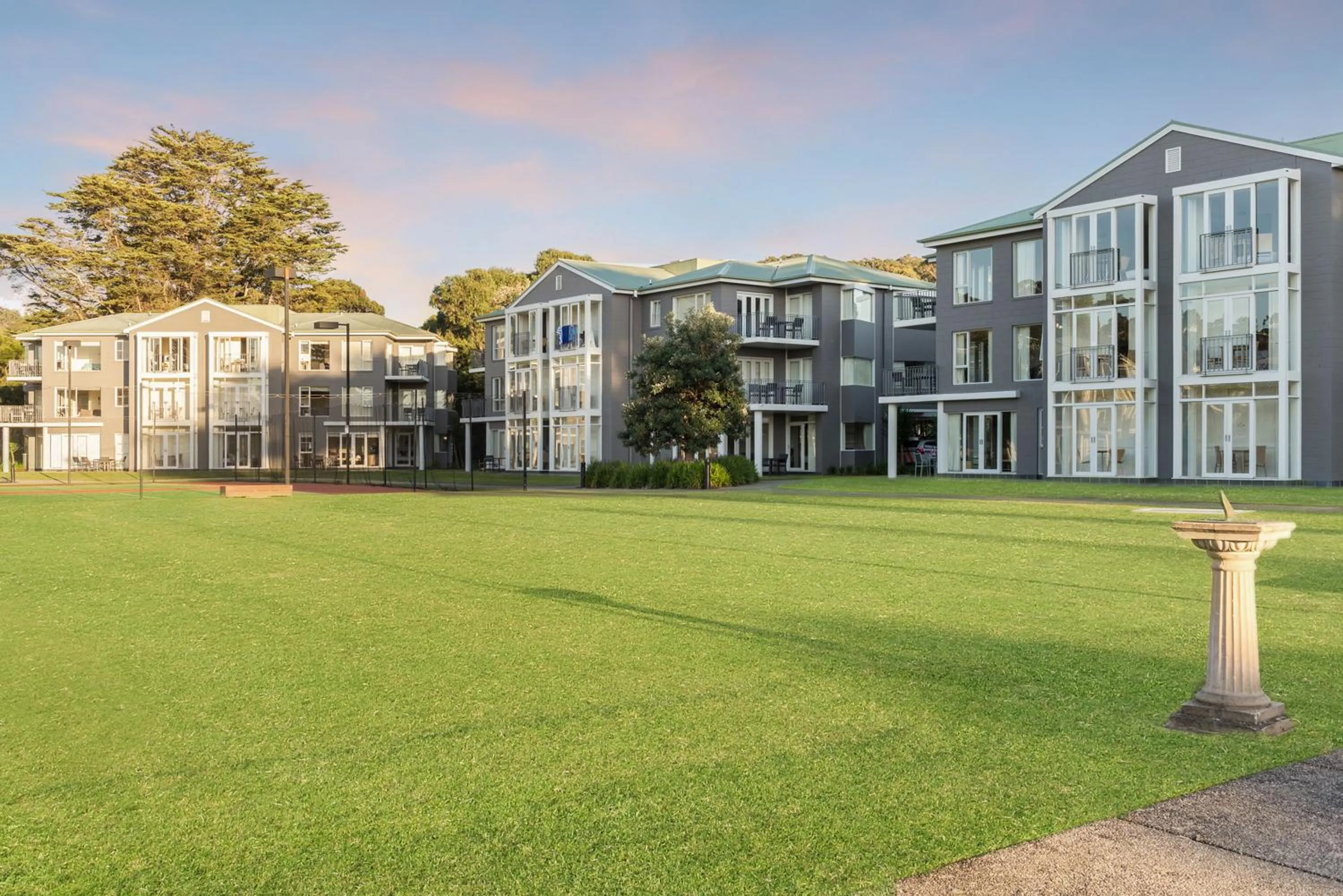 Facade/entrance in Mantra Lorne