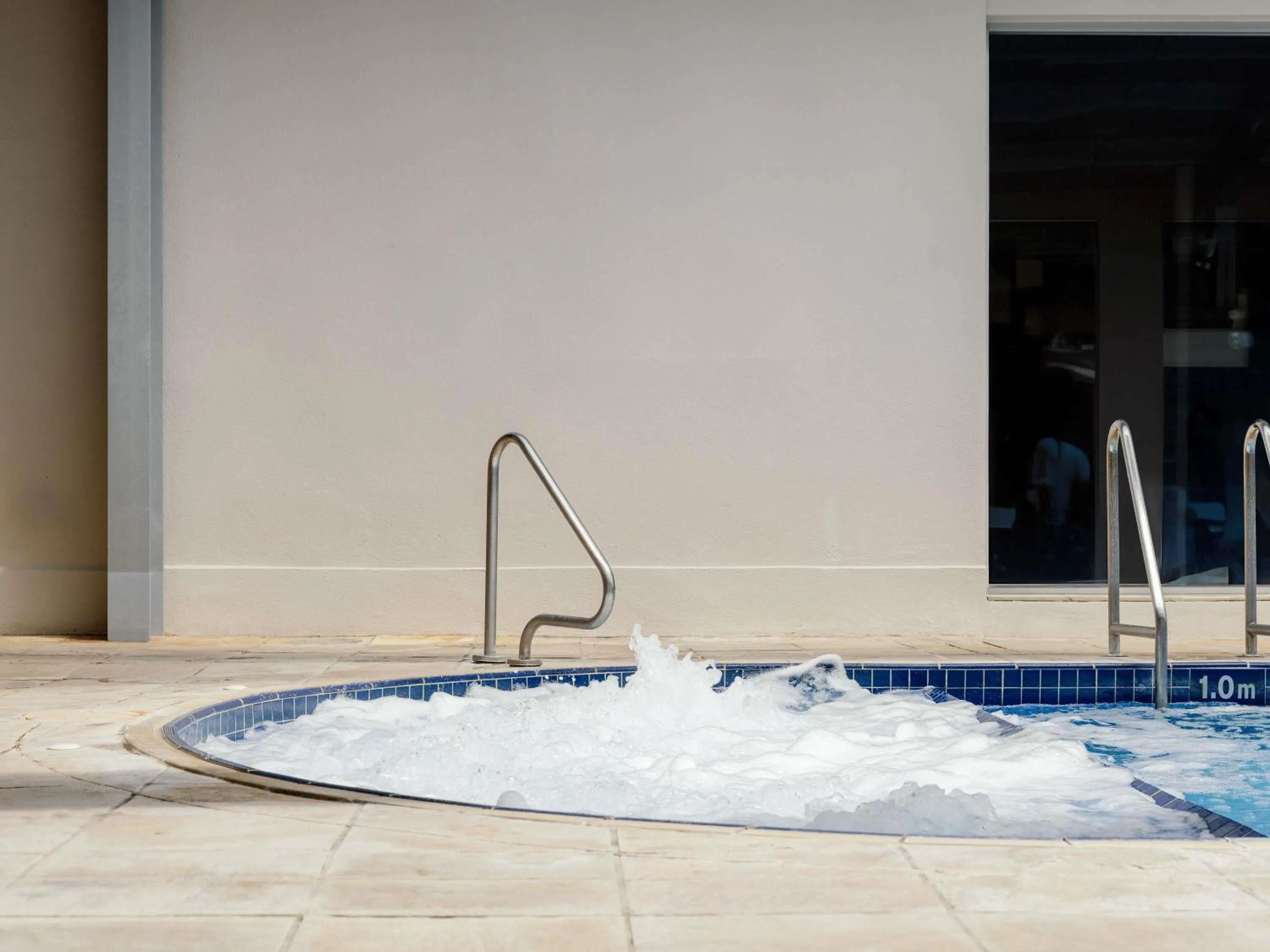 Pool view in Mantra Lorne