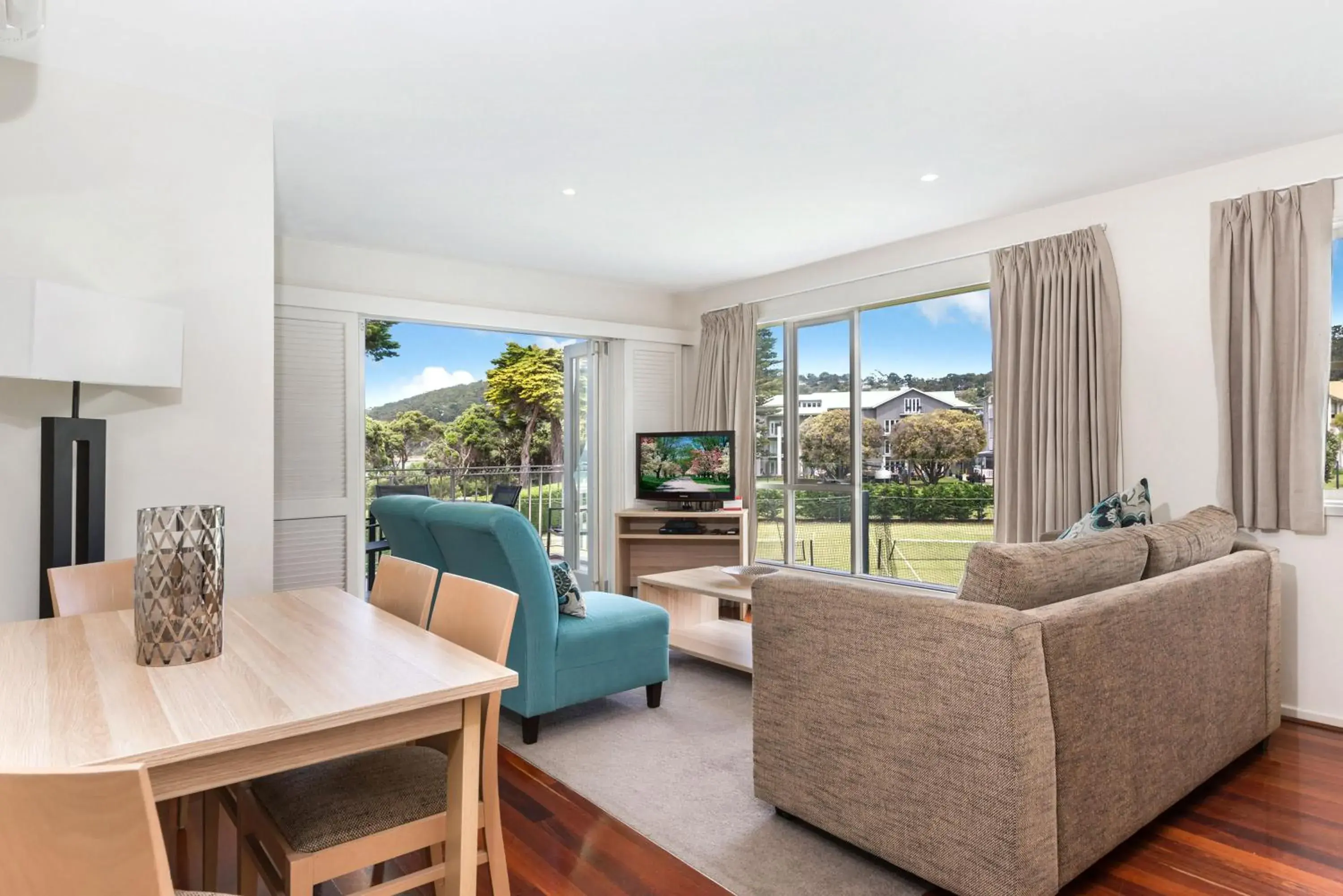 One-Bedroom Apartment with Ocean View in Mantra Lorne One-Bedroom Apartment with Ocean View in Mantra Lorne