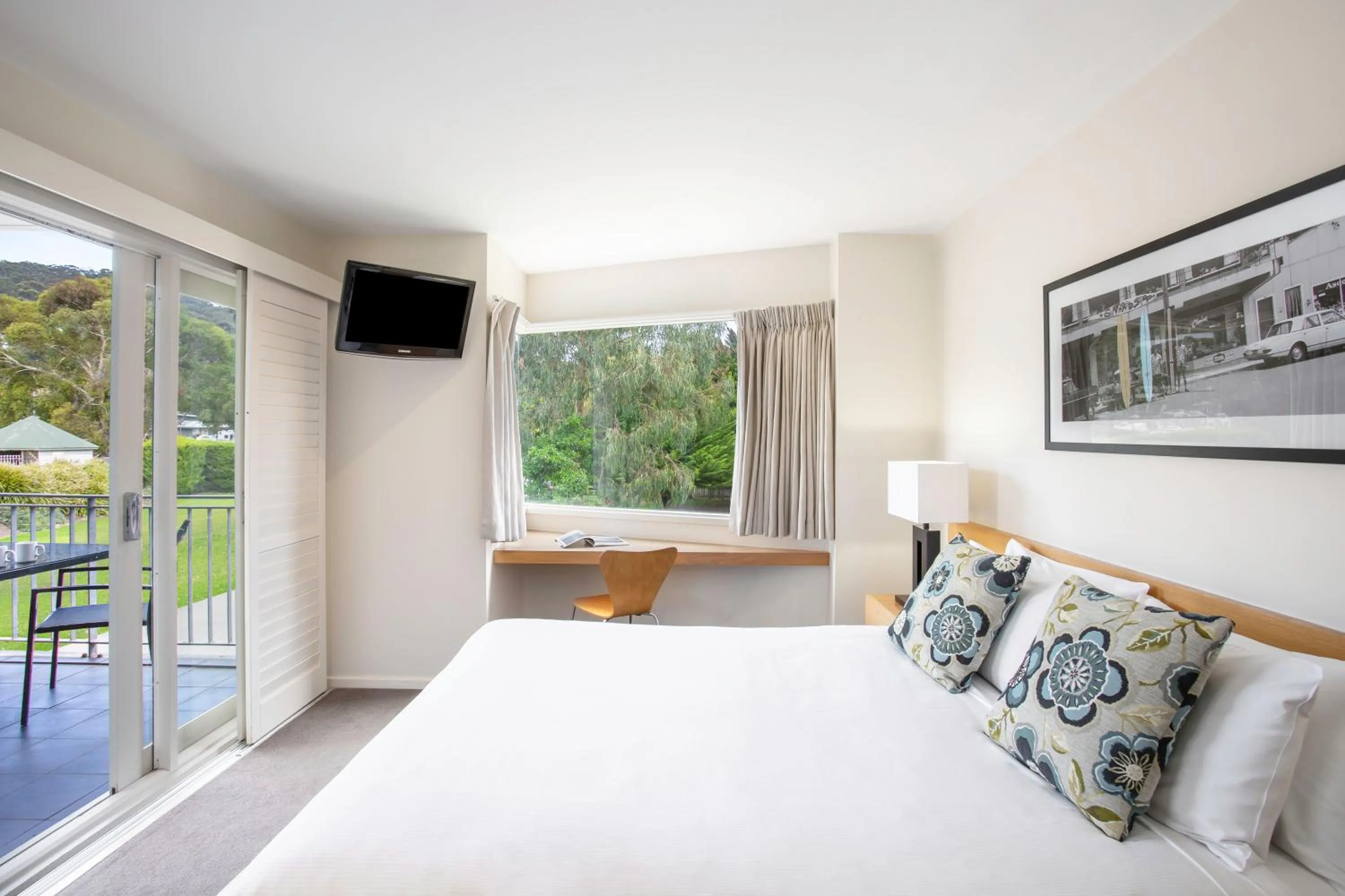 Bedroom, Bed in Mantra Lorne