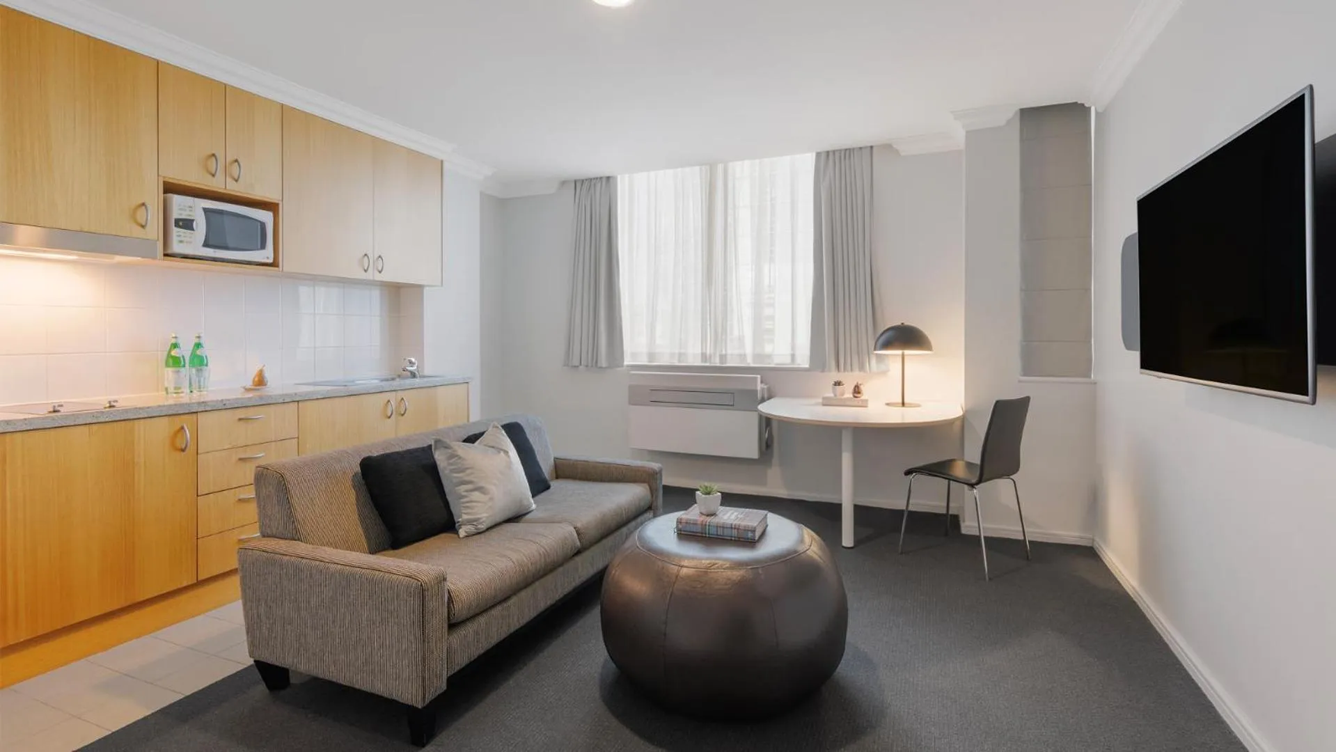 TV and multimedia in Oaks Perth Hotel