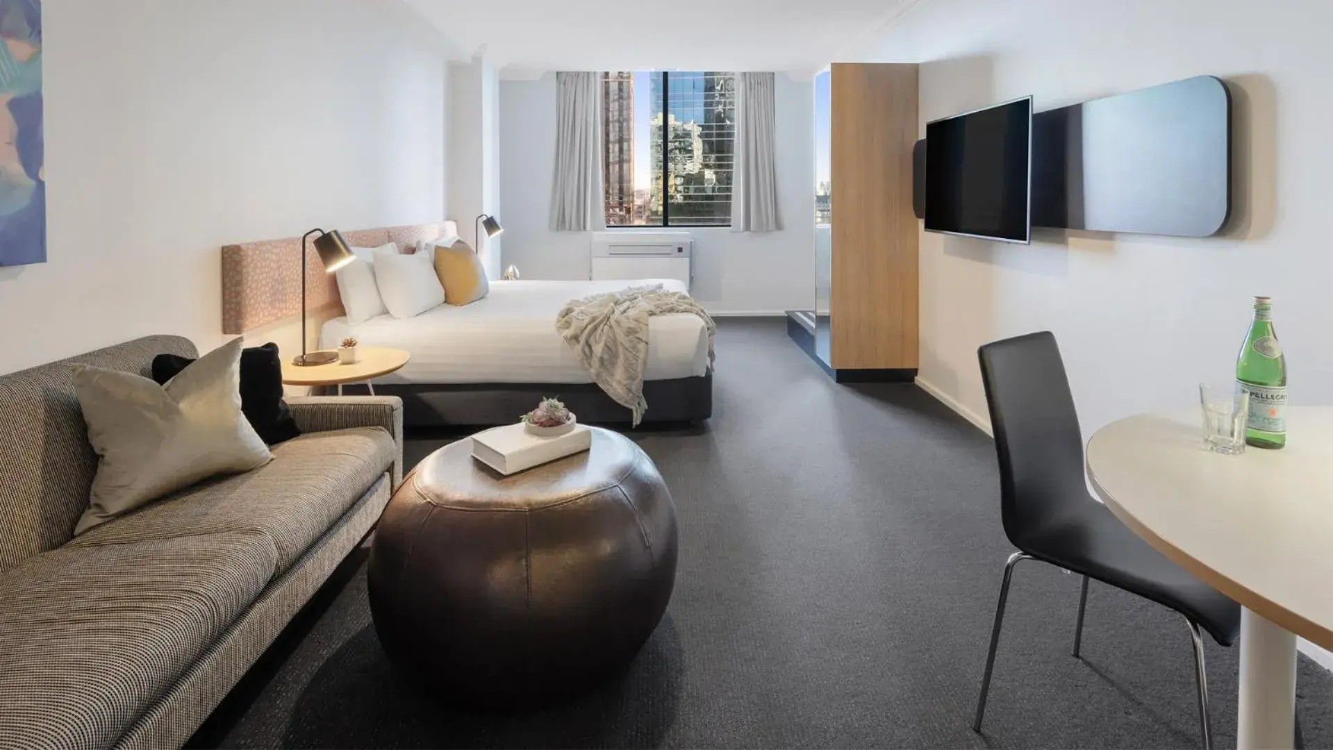 Studio City View - No Housekeeping in Oaks Perth Hotel Studio City View - No Housekeeping in Oaks Perth Hotel