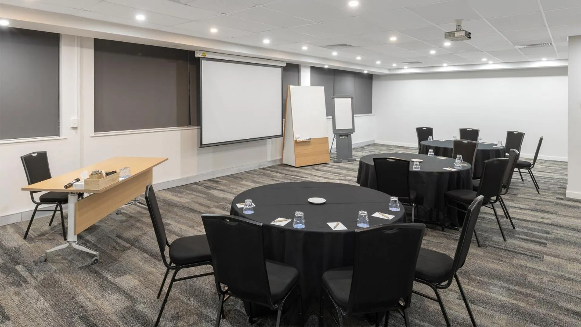 Meeting/conference room in Oaks Perth Hotel