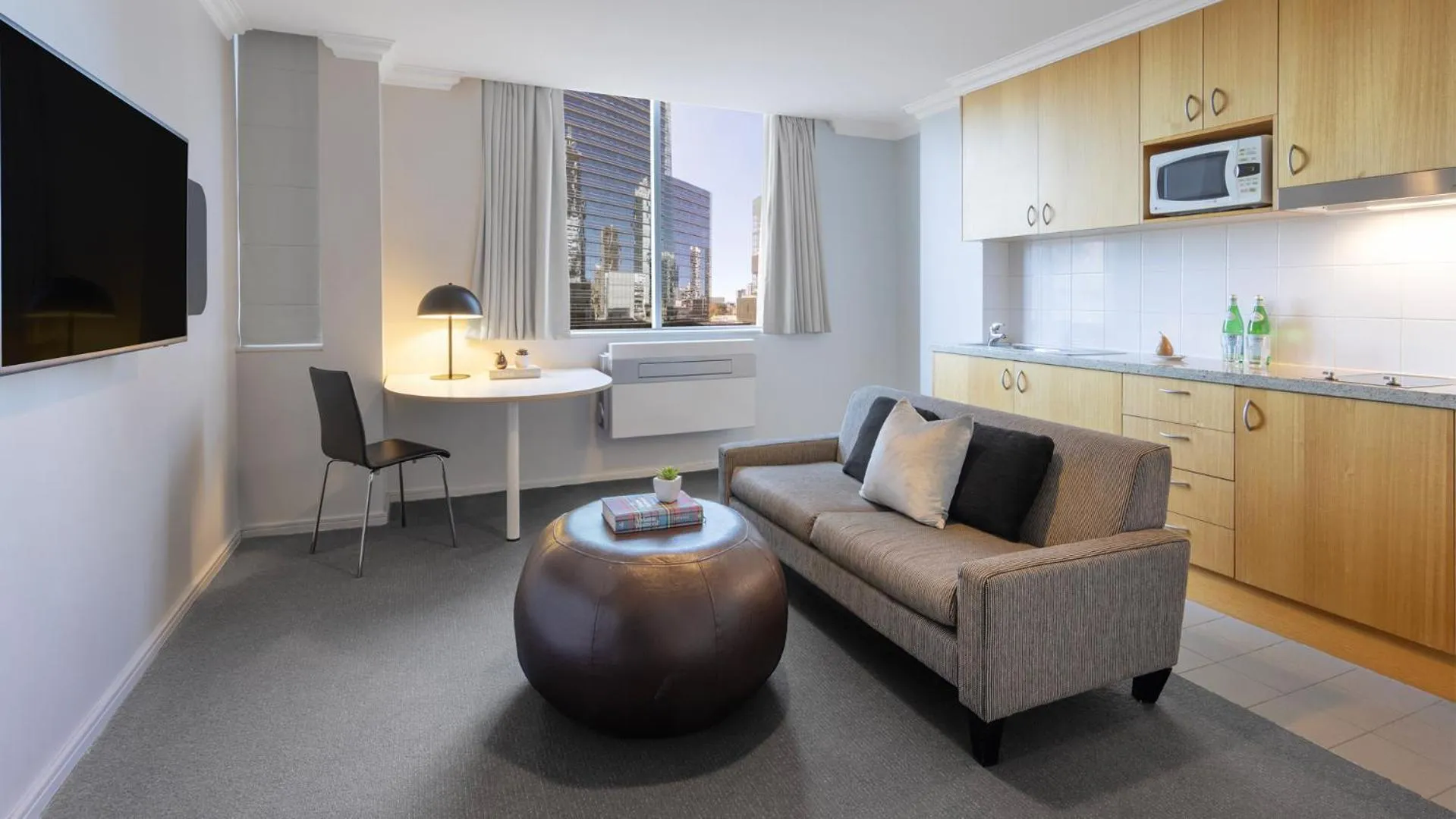 Seating area in Oaks Perth Hotel