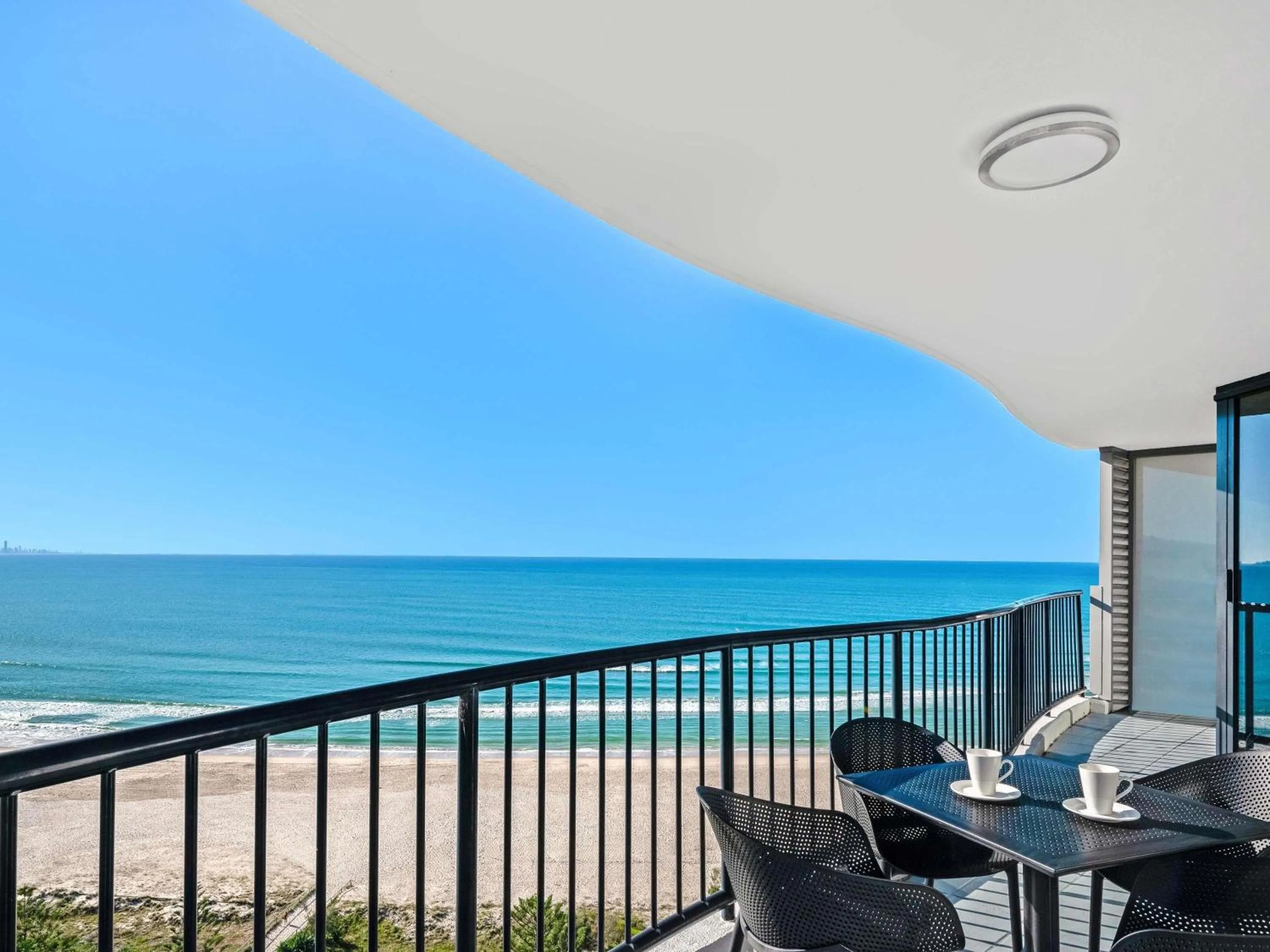 Bedroom in Mantra Coolangatta Beach