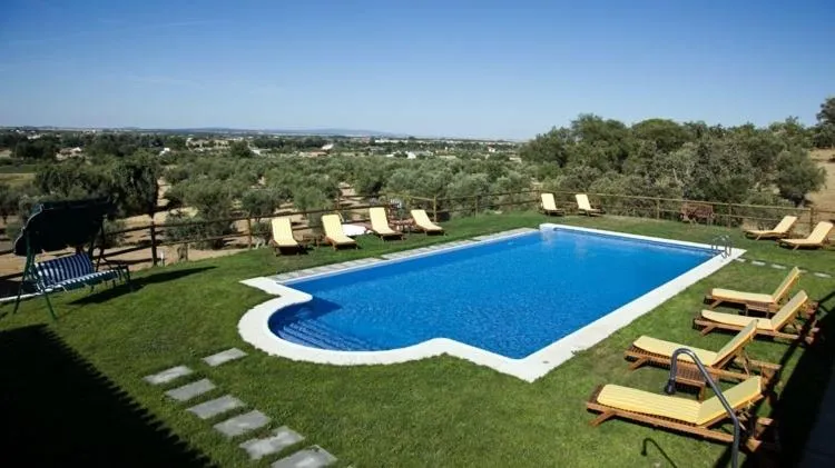 Swimming Pool in Hotel Quinta Dos Bastos