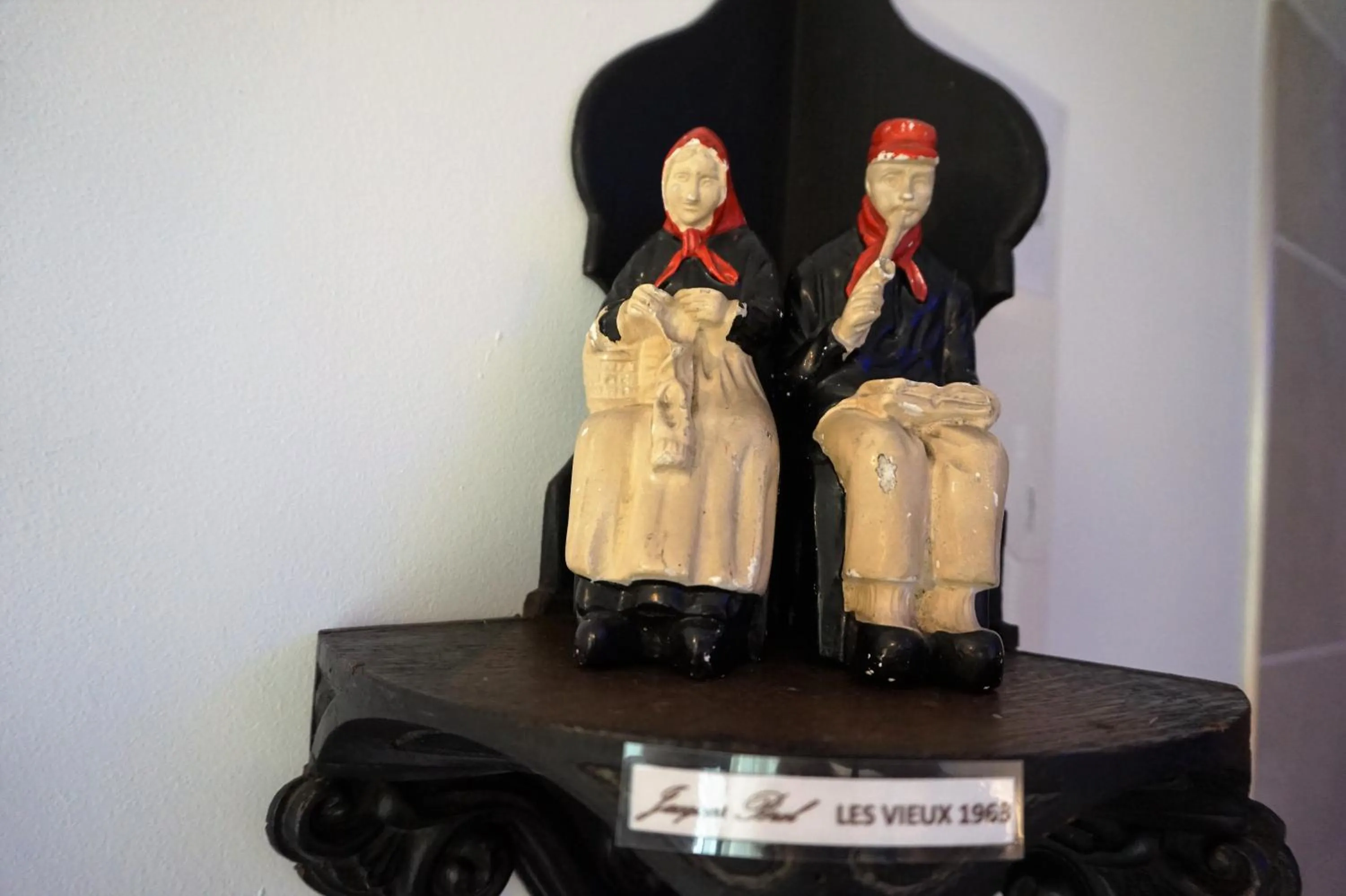 Decorative detail in Le Clos des Troubadours