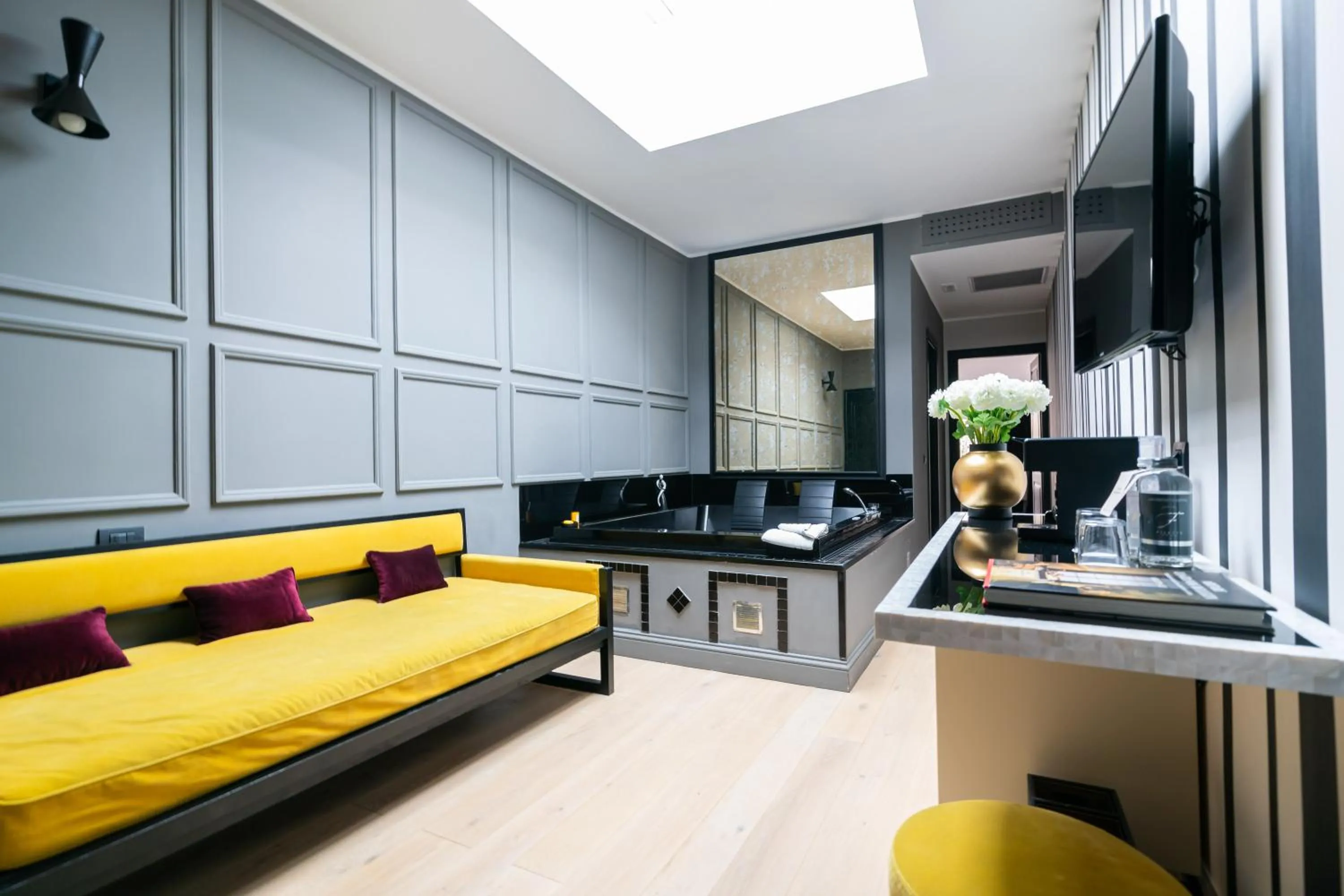 Living room in Roma Luxus Hotel