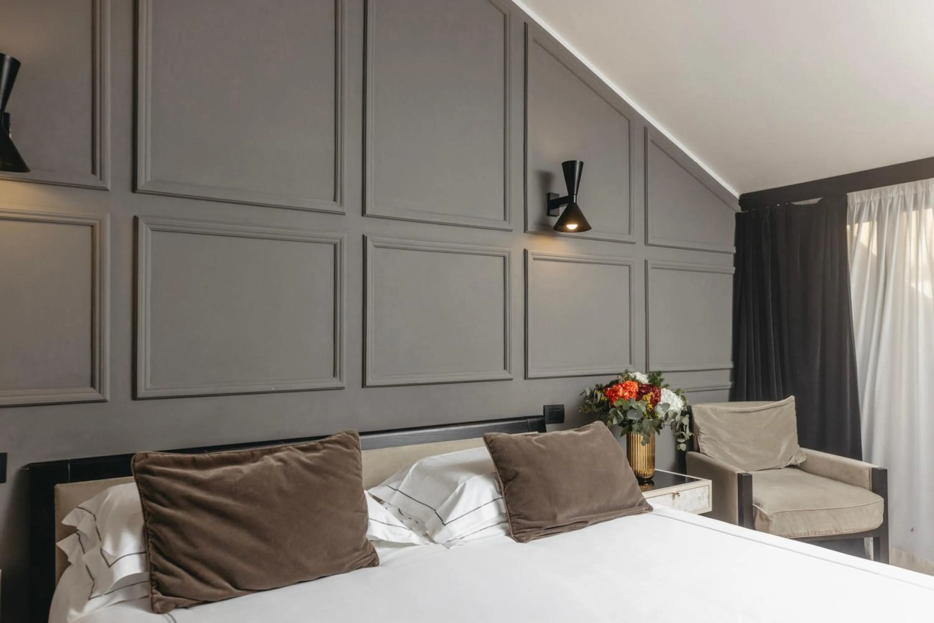 Bed in Roma Luxus Hotel