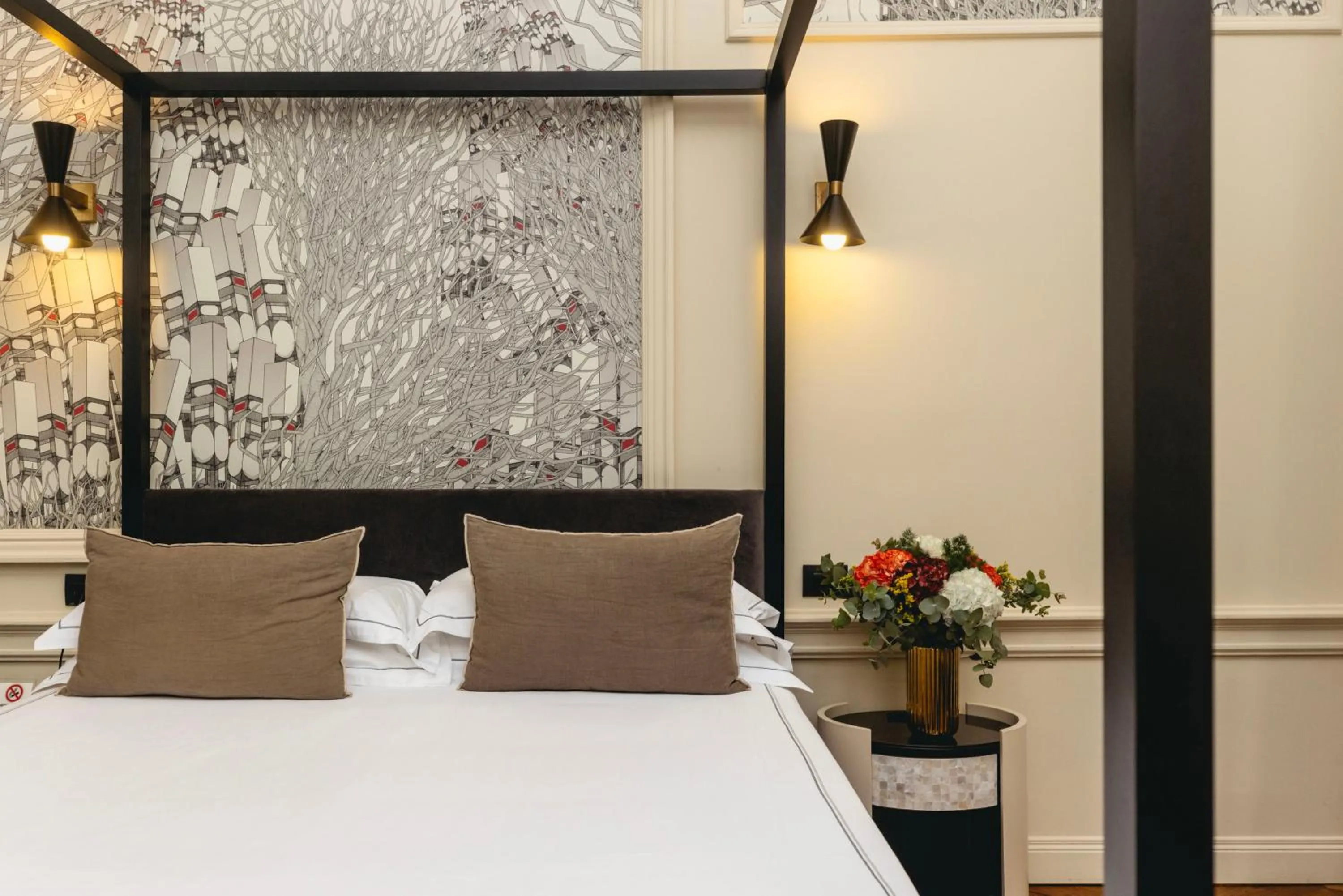 Bed in Roma Luxus Hotel