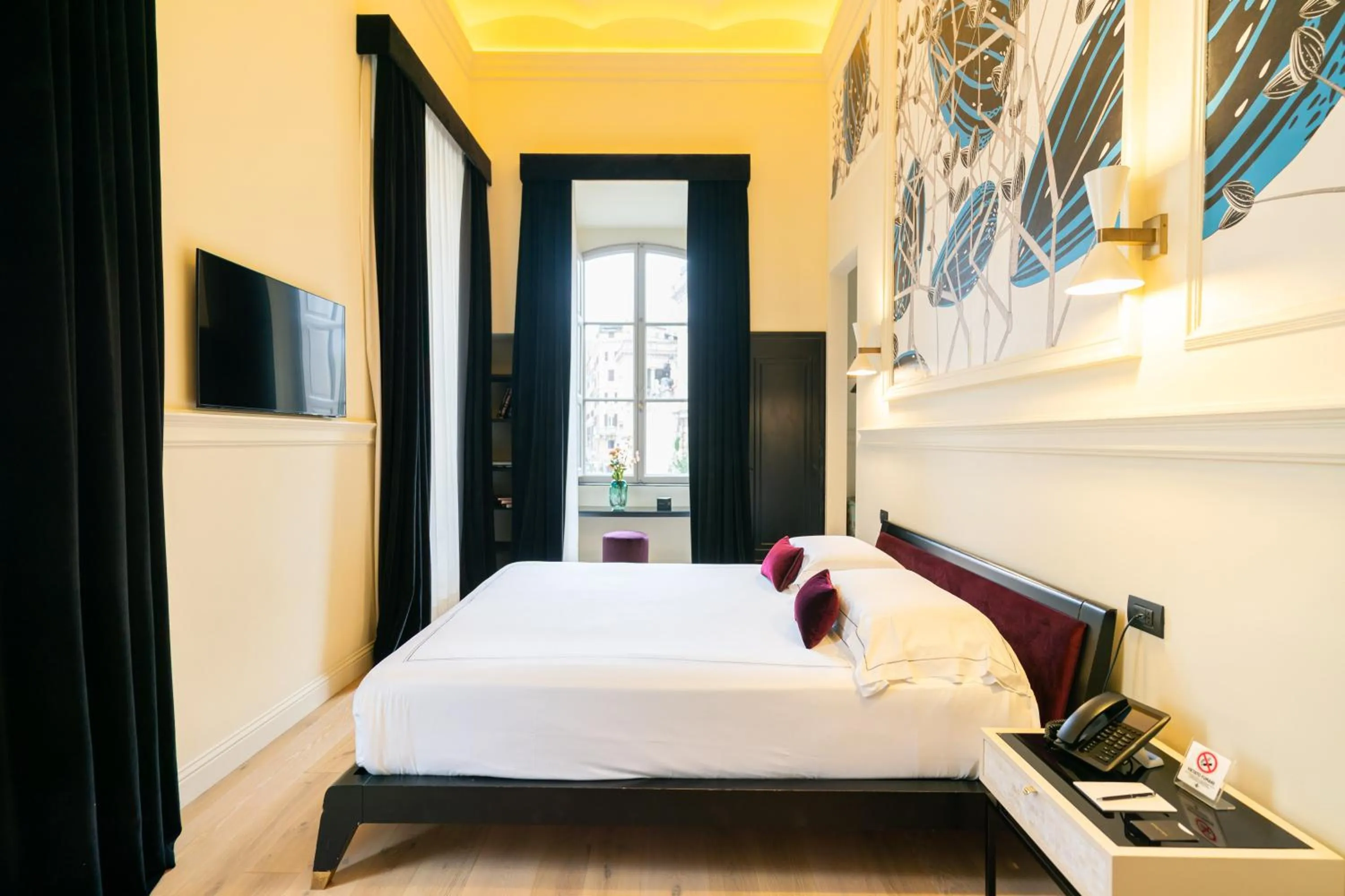 Bed in Roma Luxus Hotel