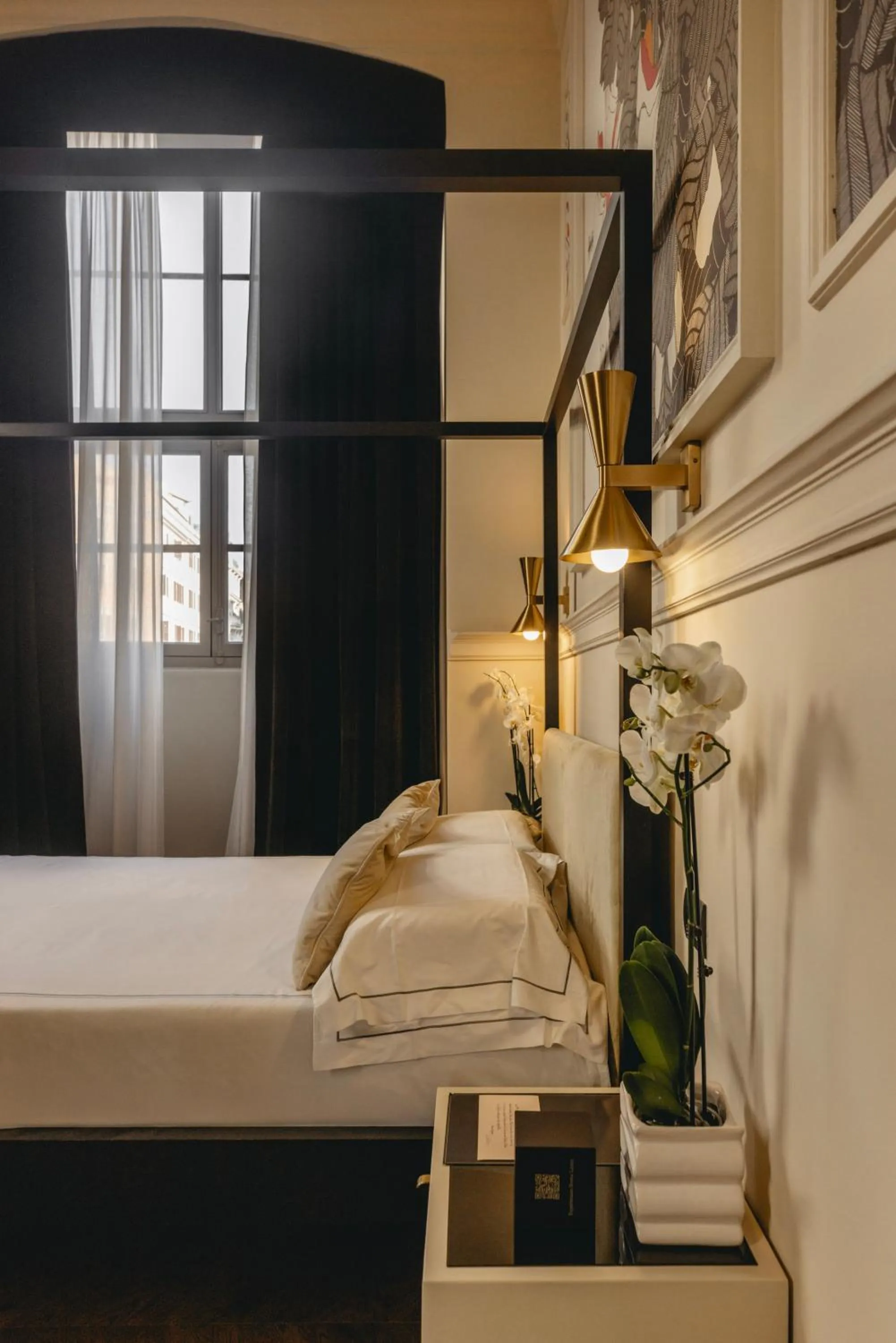 Bed in Roma Luxus Hotel