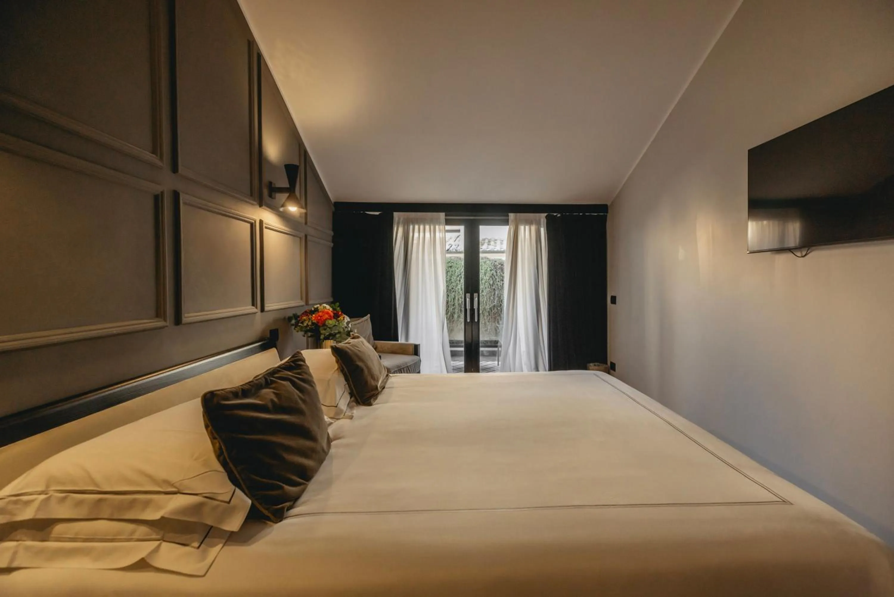 Bed in Roma Luxus Hotel