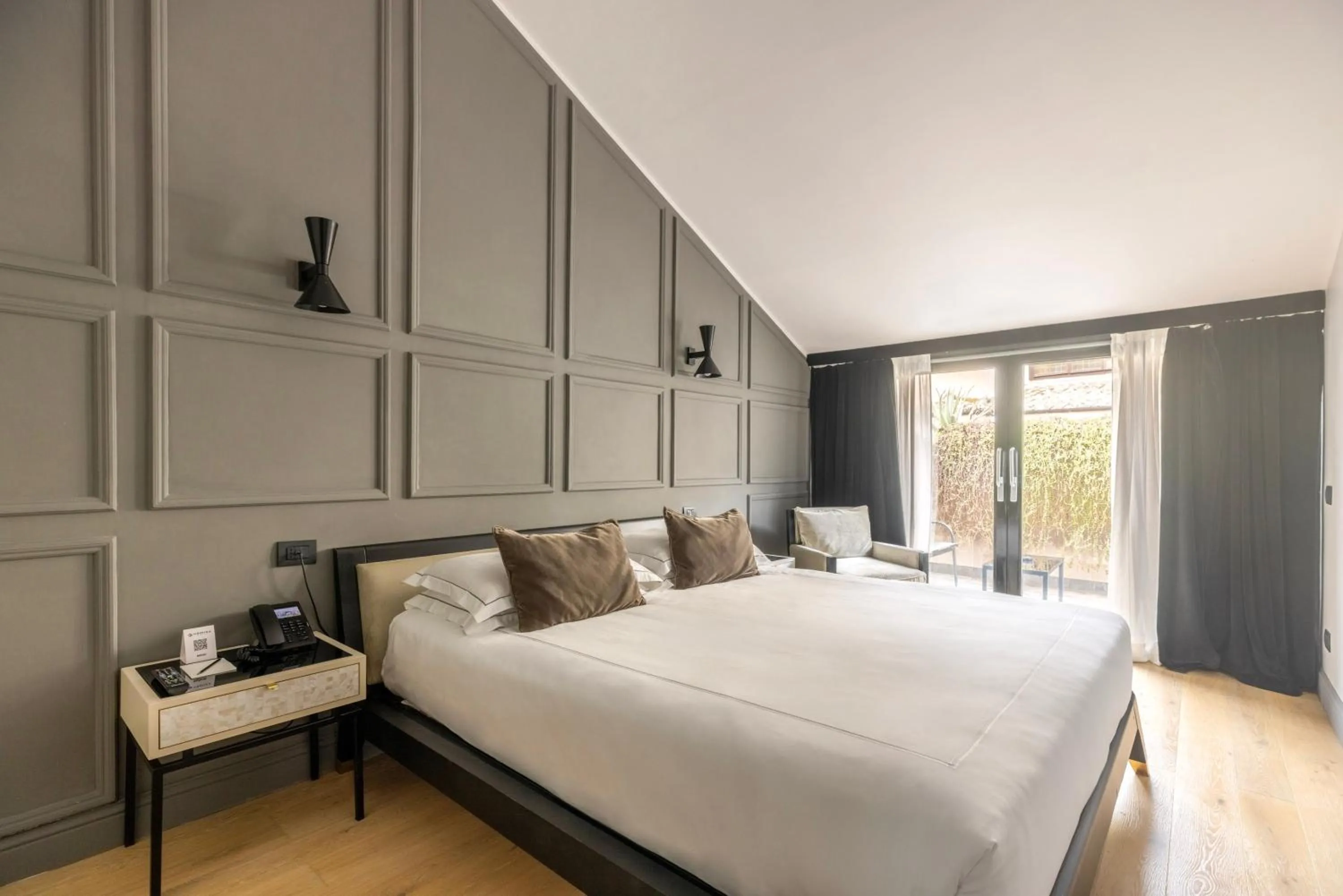 Bed in Roma Luxus Hotel