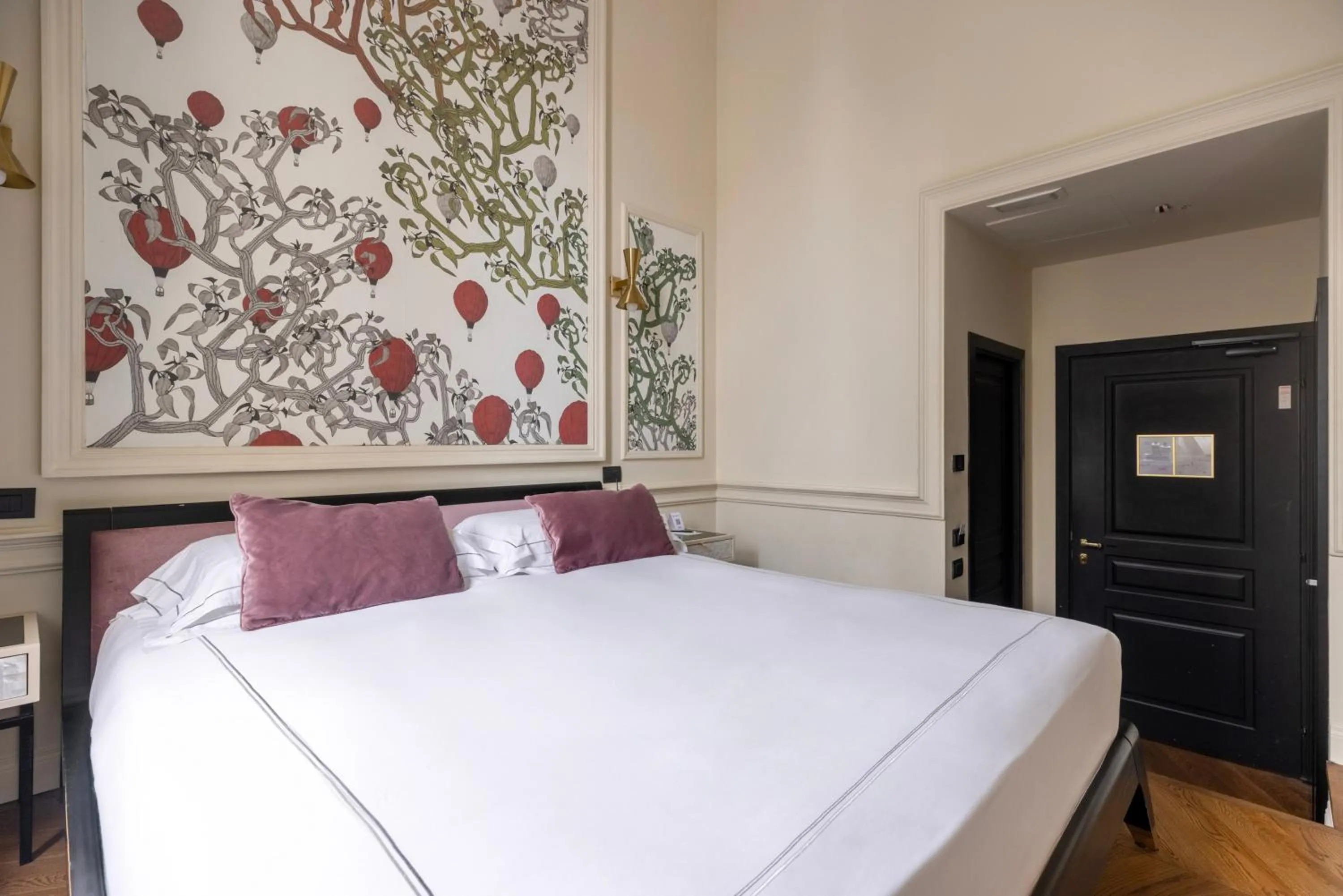 City view, Bed in Roma Luxus Hotel