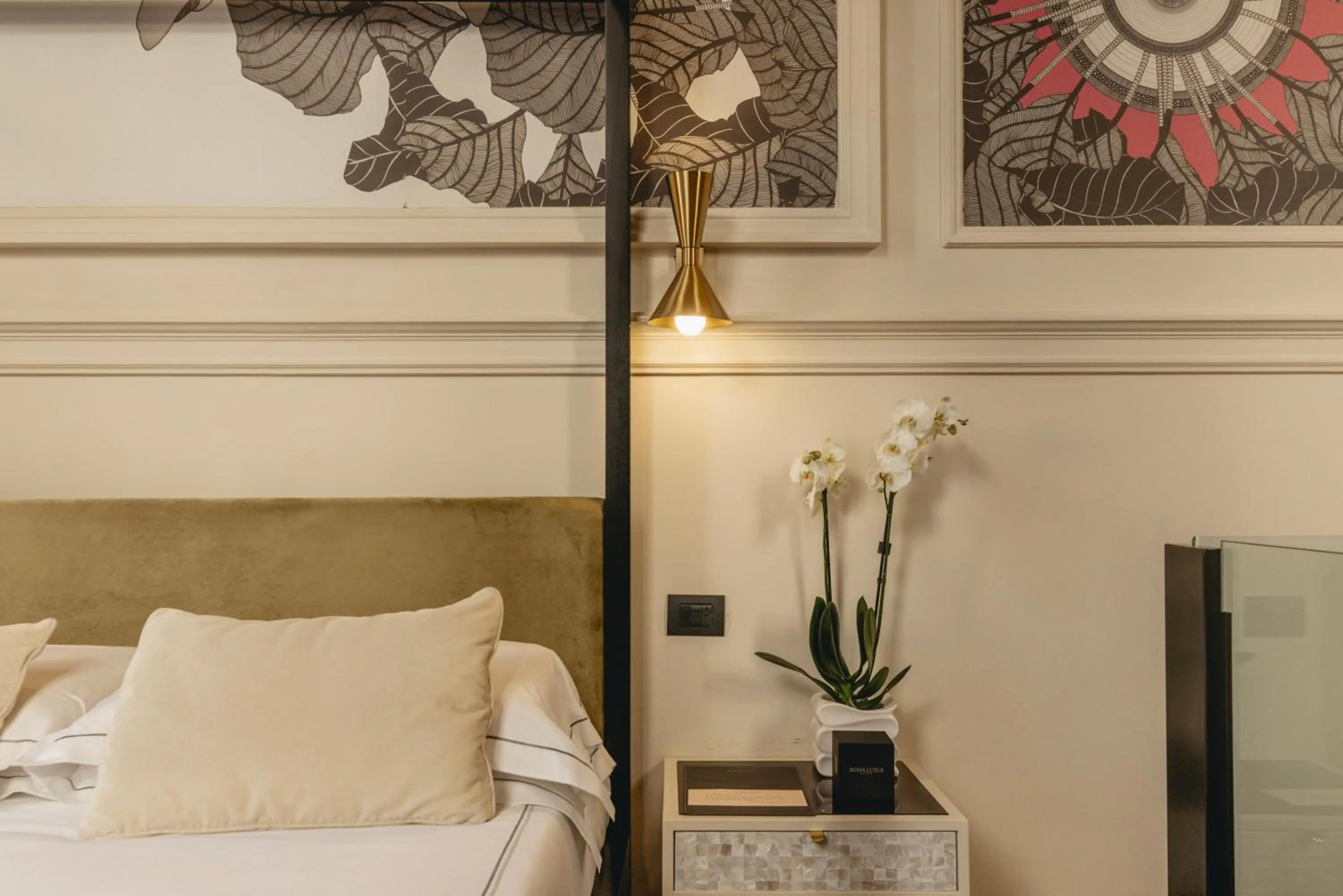 Bed in Roma Luxus Hotel