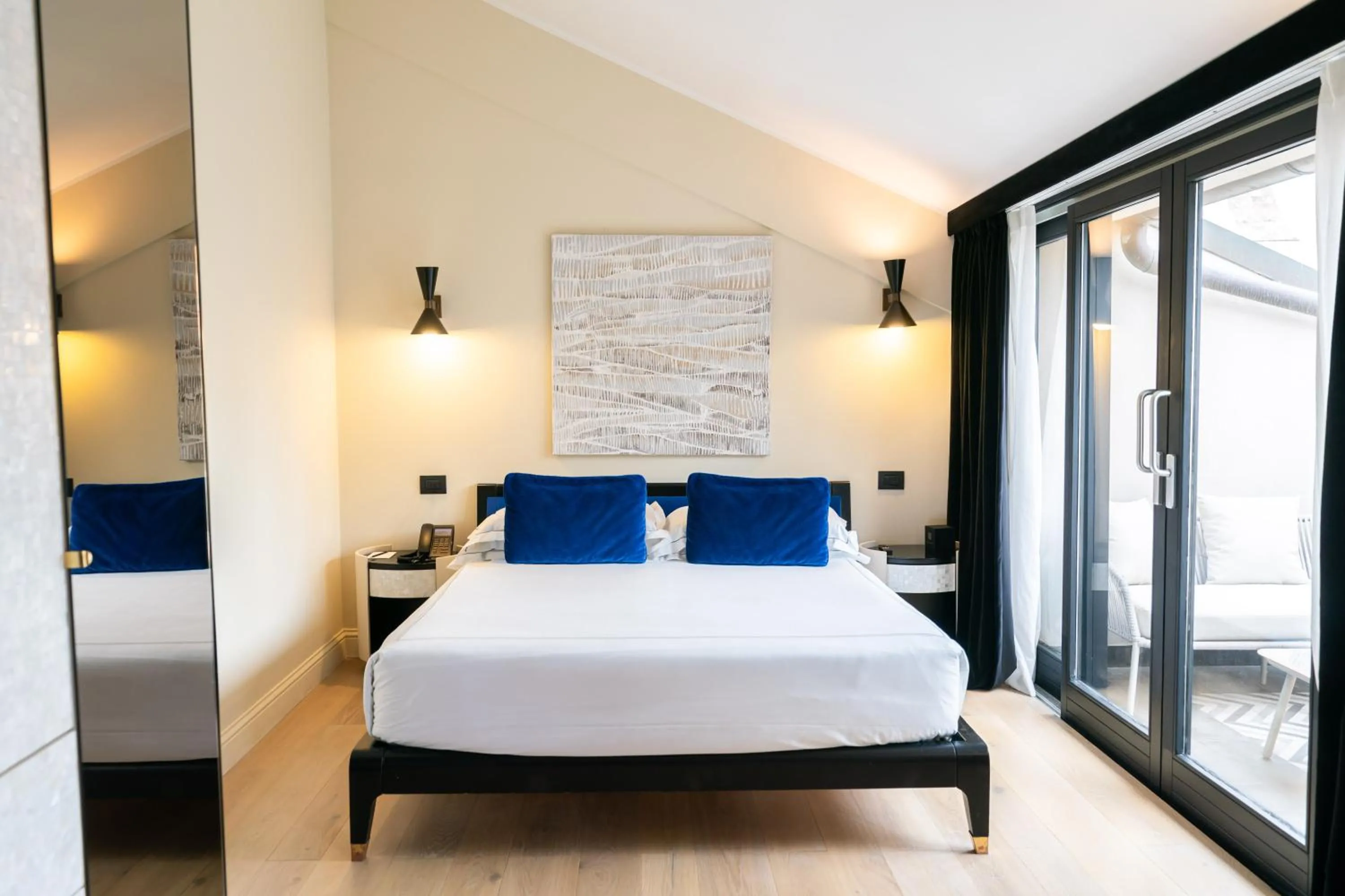 Bed in Roma Luxus Hotel