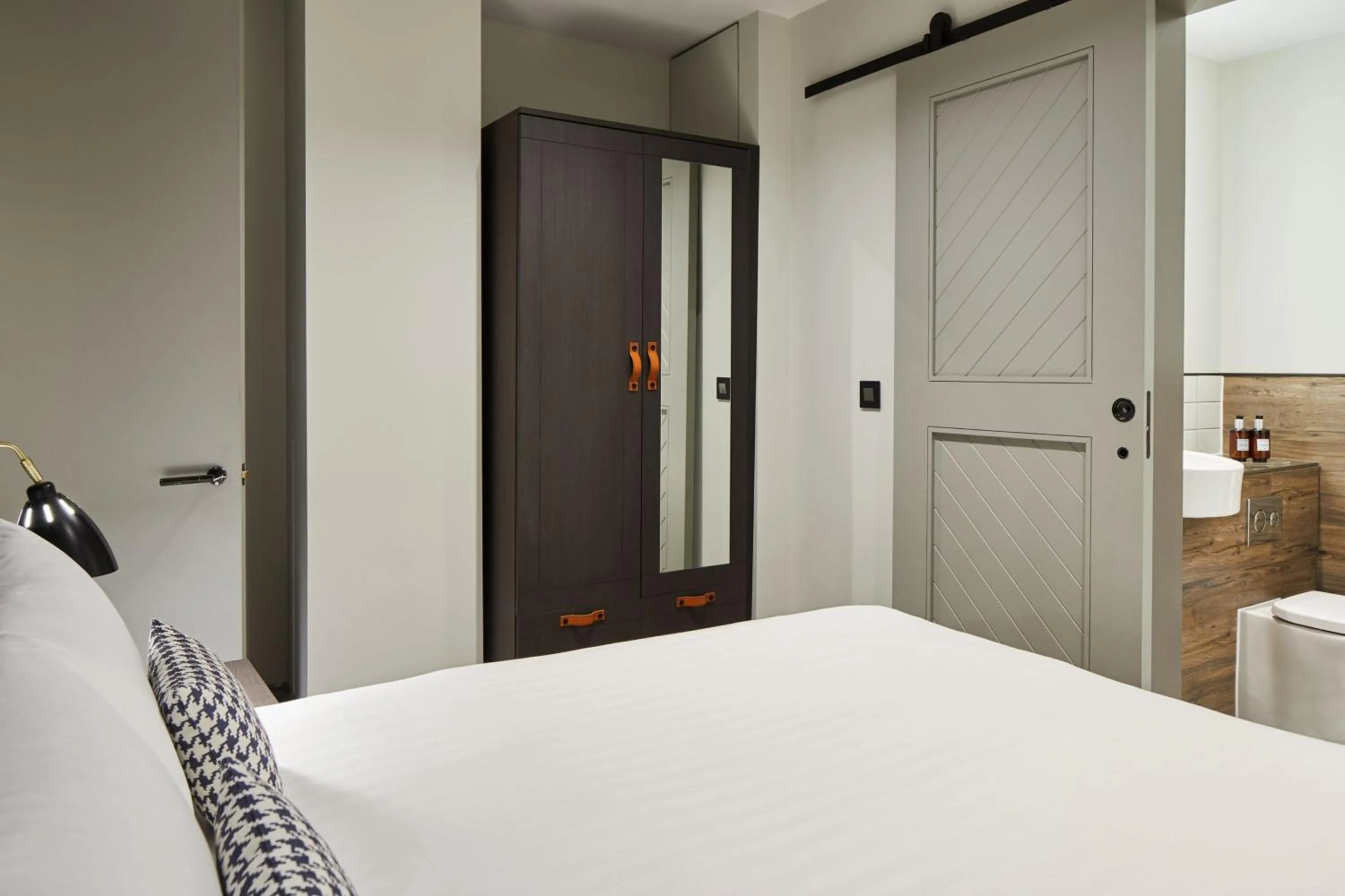 Bedroom, Bed in Residence Inn by Marriott London Bridge