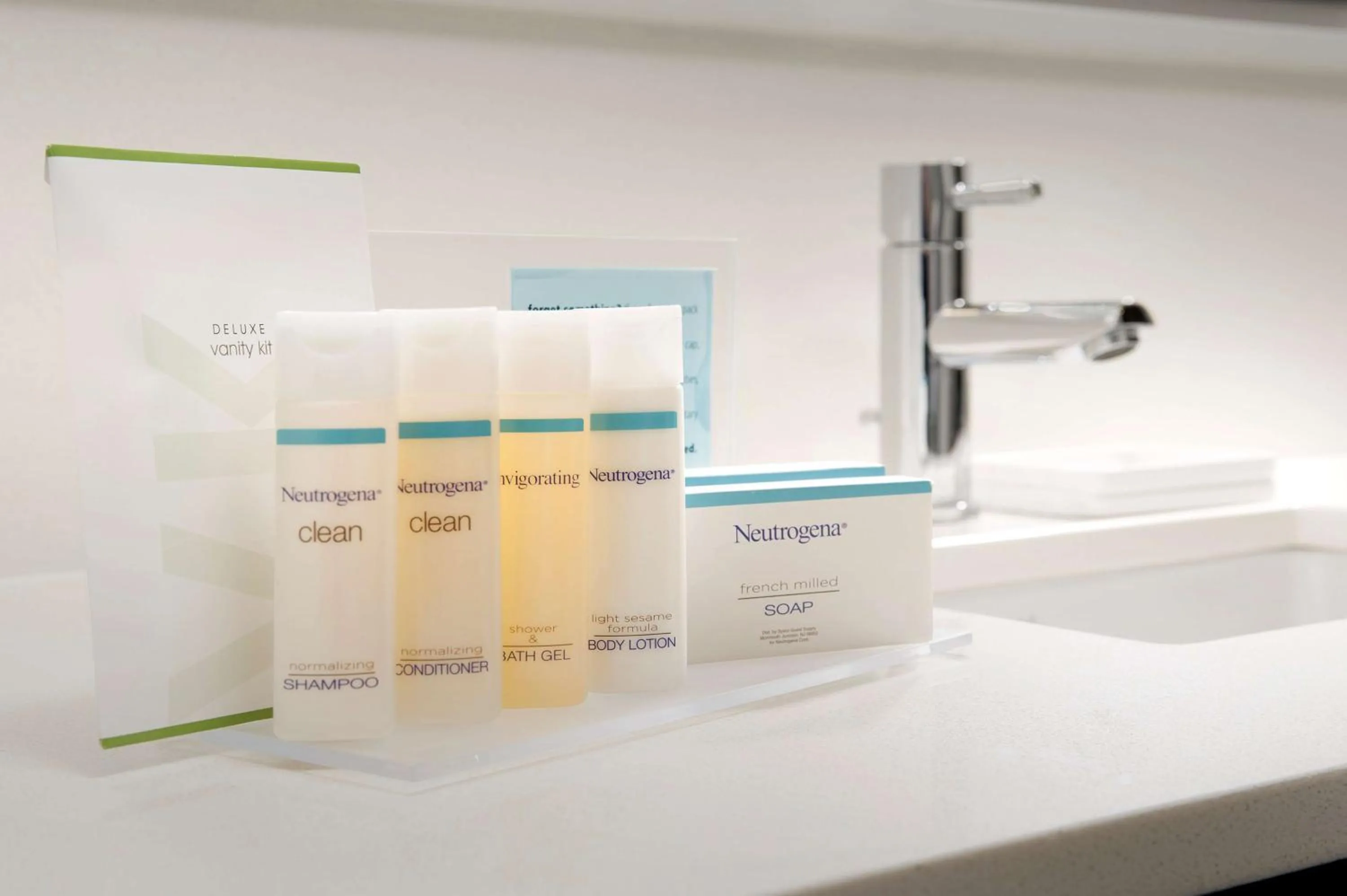 Bathroom in Hampton Inn Huntsville/Village of Providence, AL