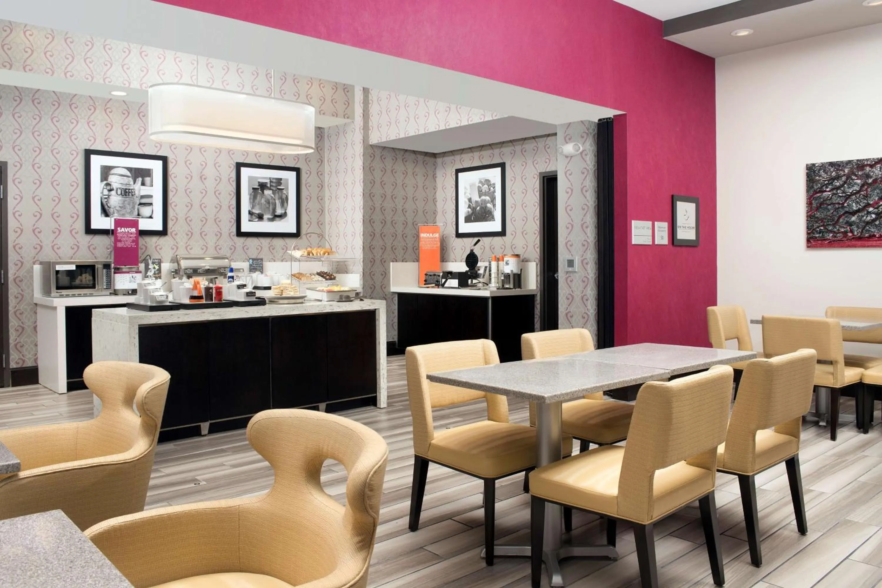 Breakfast in Hampton Inn Huntsville/Village of Providence, AL