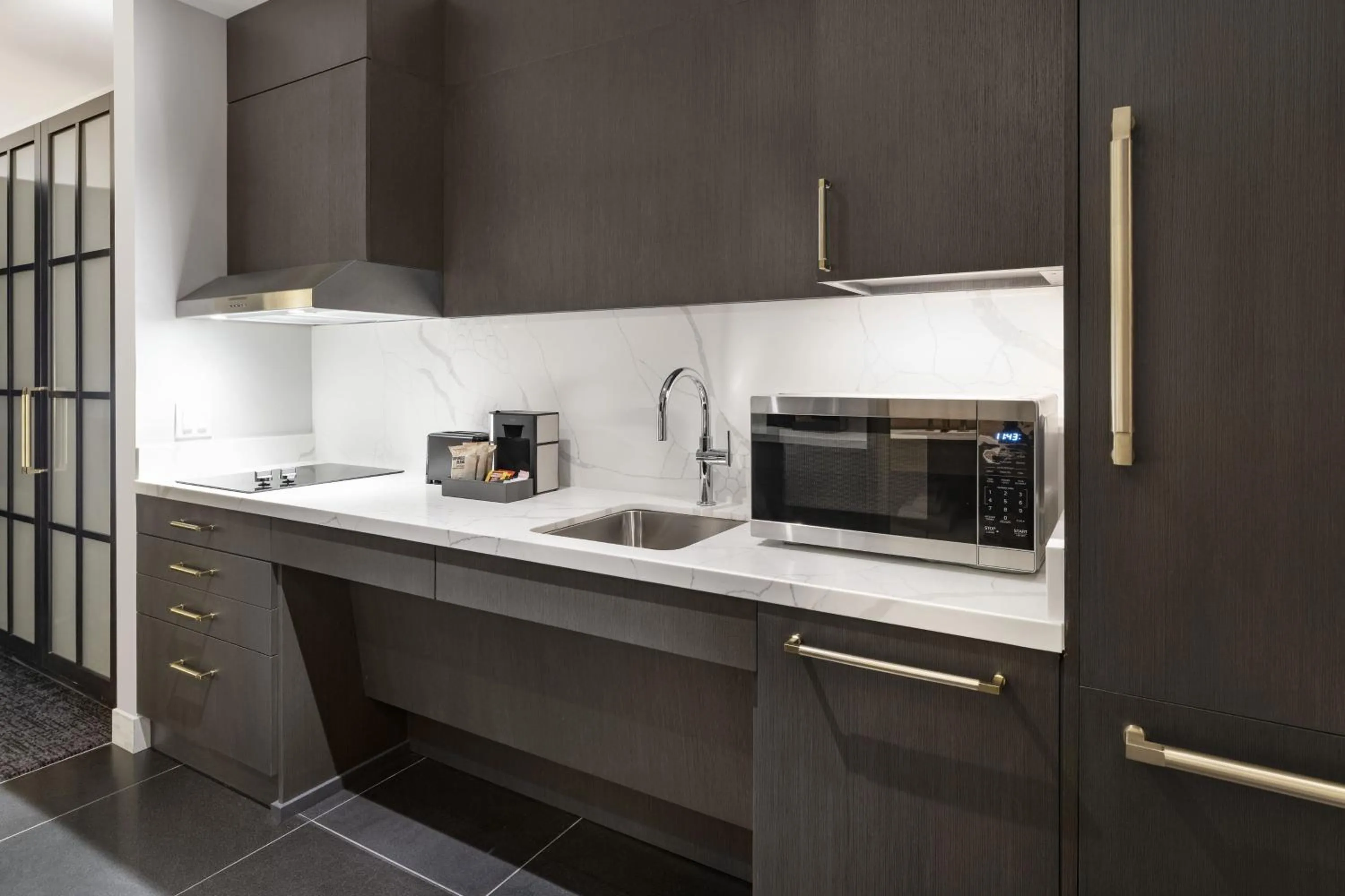 Kitchen or kitchenette in Conrad Chicago