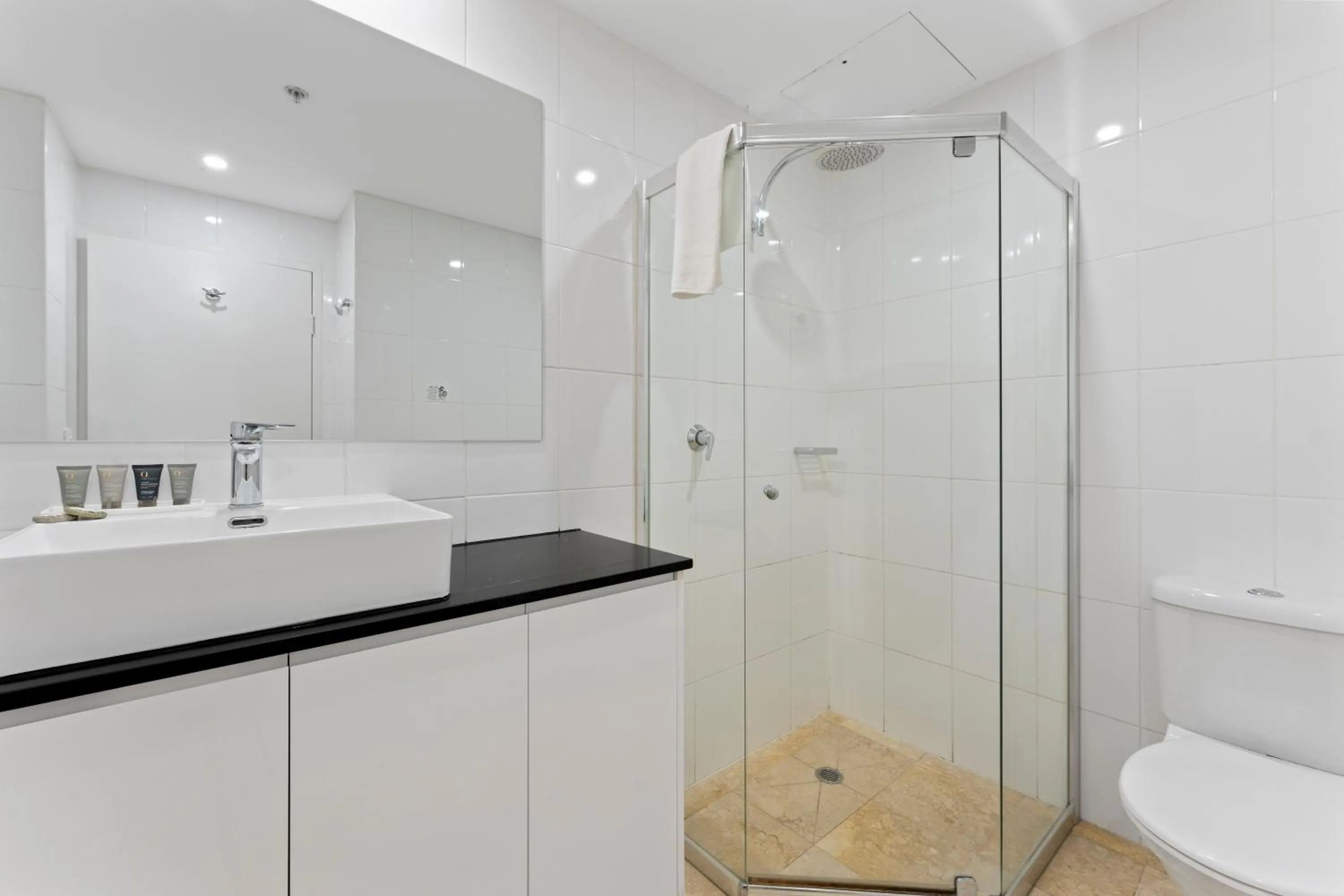 Shower in APX Darling Harbour