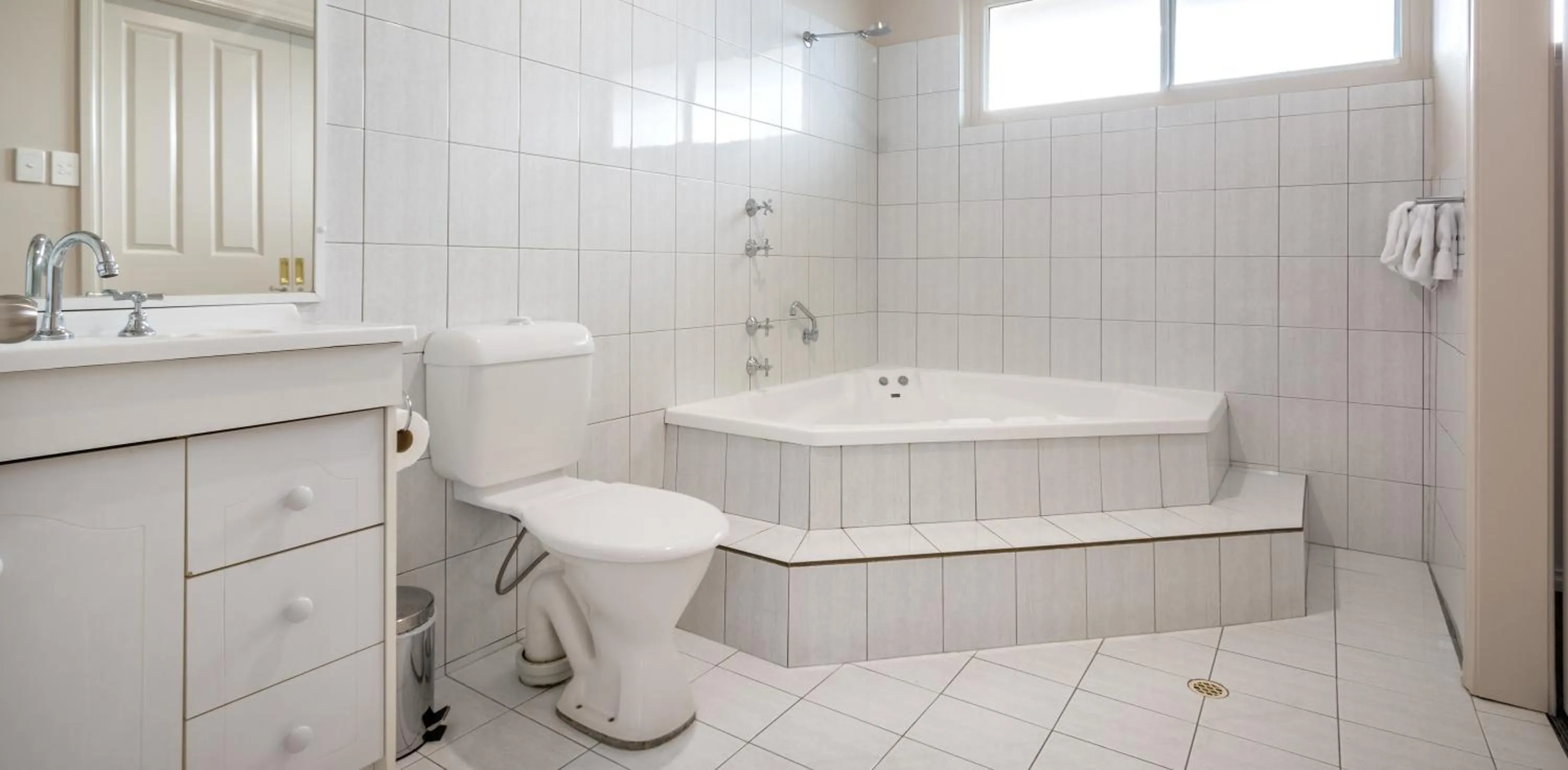 Toilet in Mandala Ace Albany Hotel