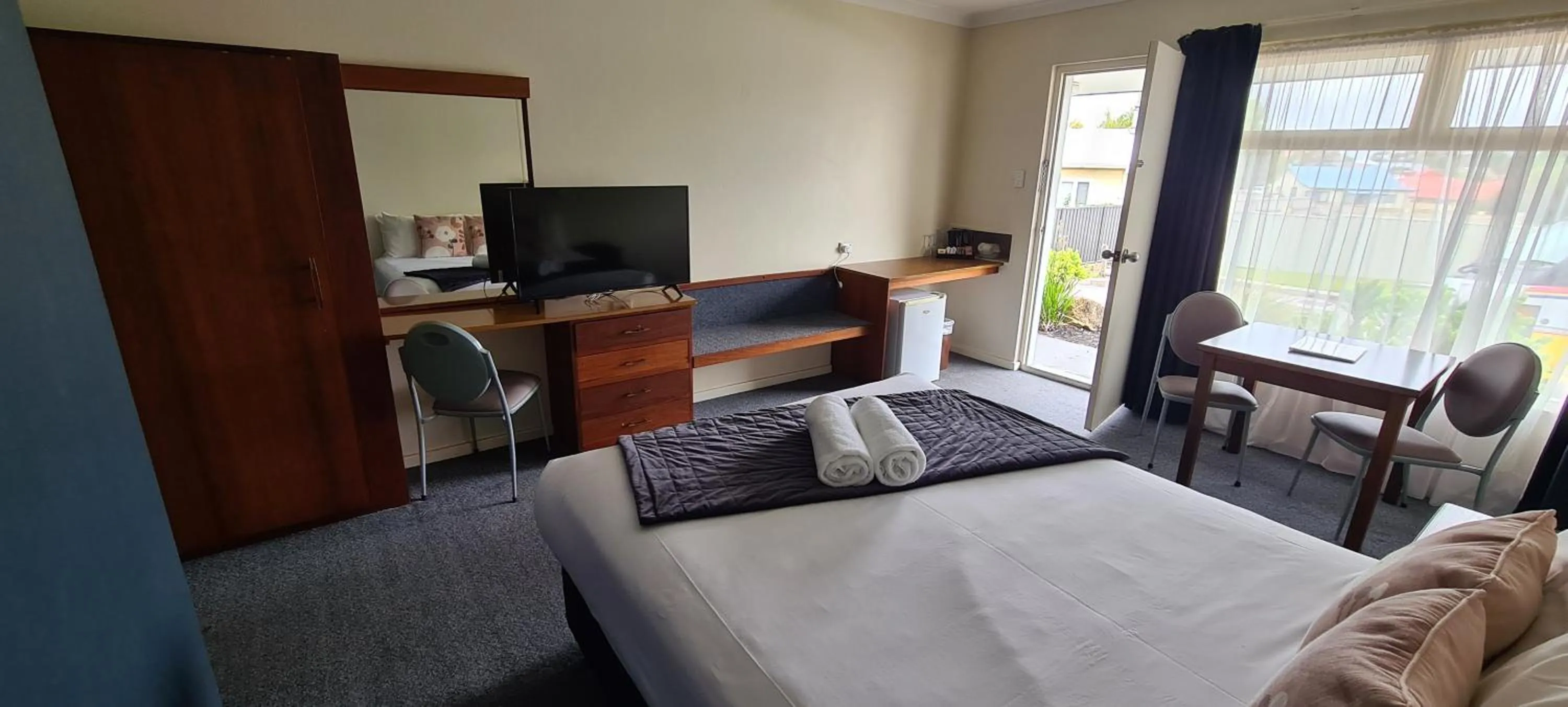 Bedroom, Bed in Mandala Ace Albany Hotel