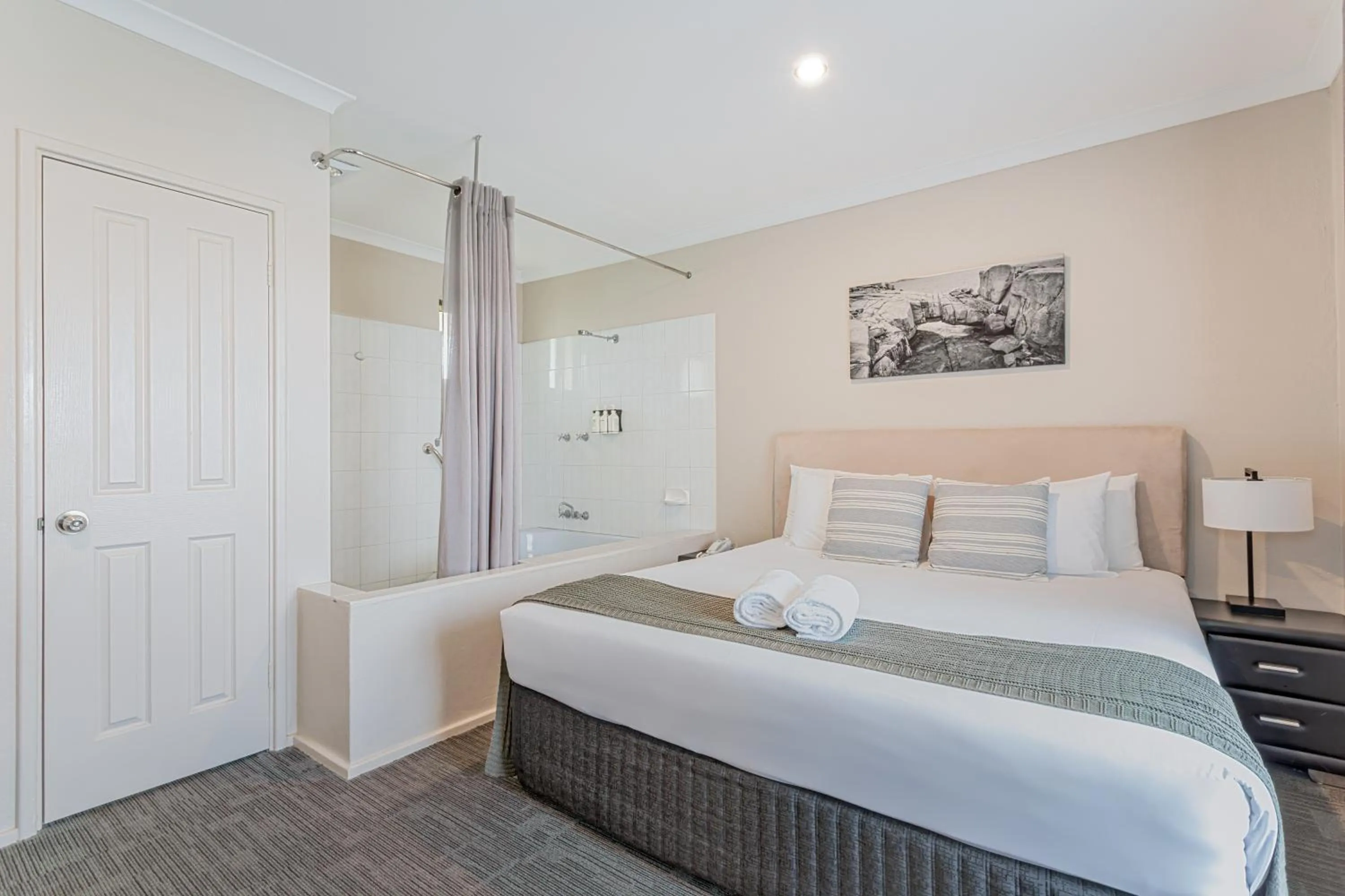 Shower, Bed in Mandala Ace Albany Hotel