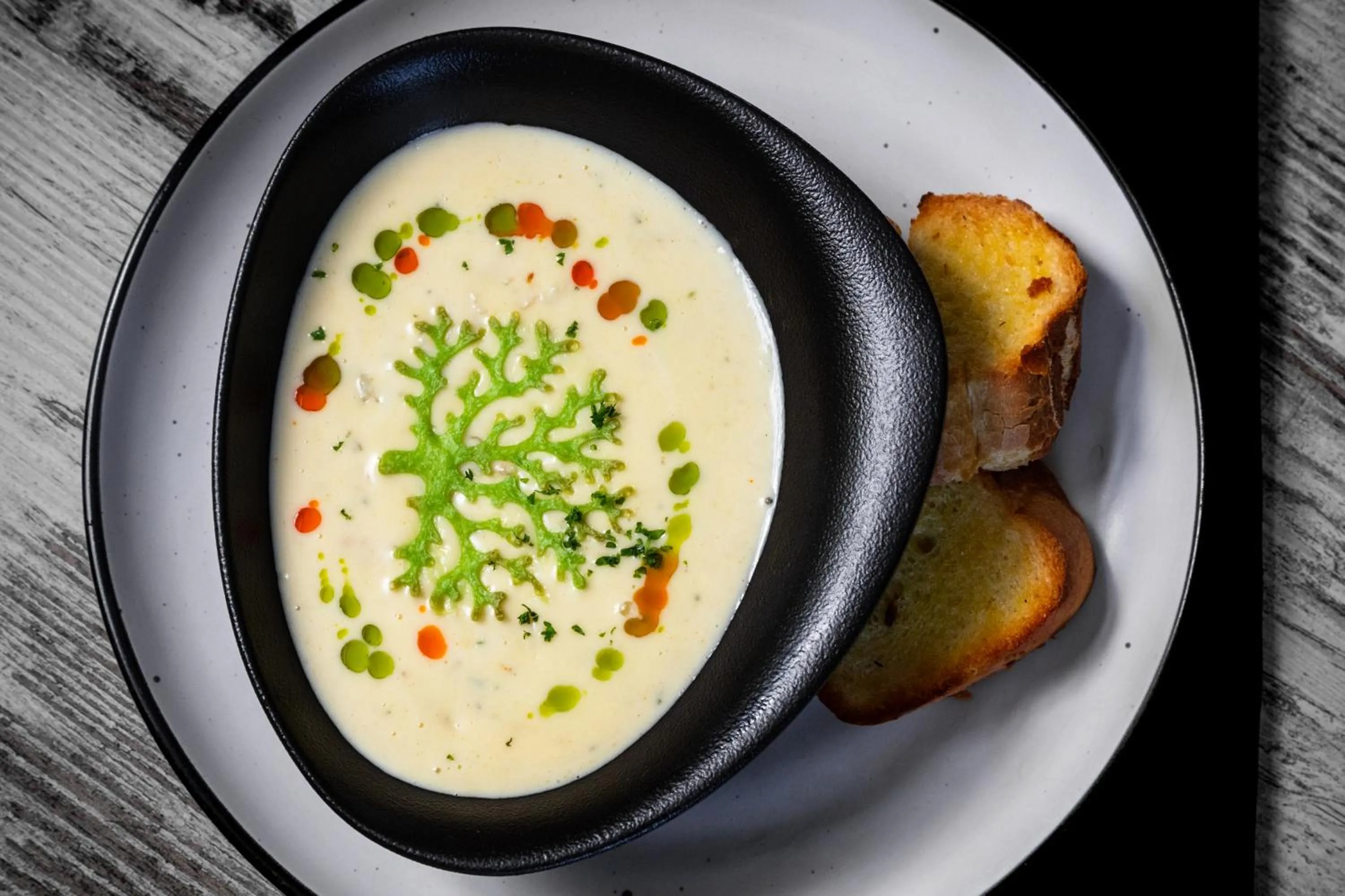 Restaurant/places to eat in Mandala Ace Albany Hotel