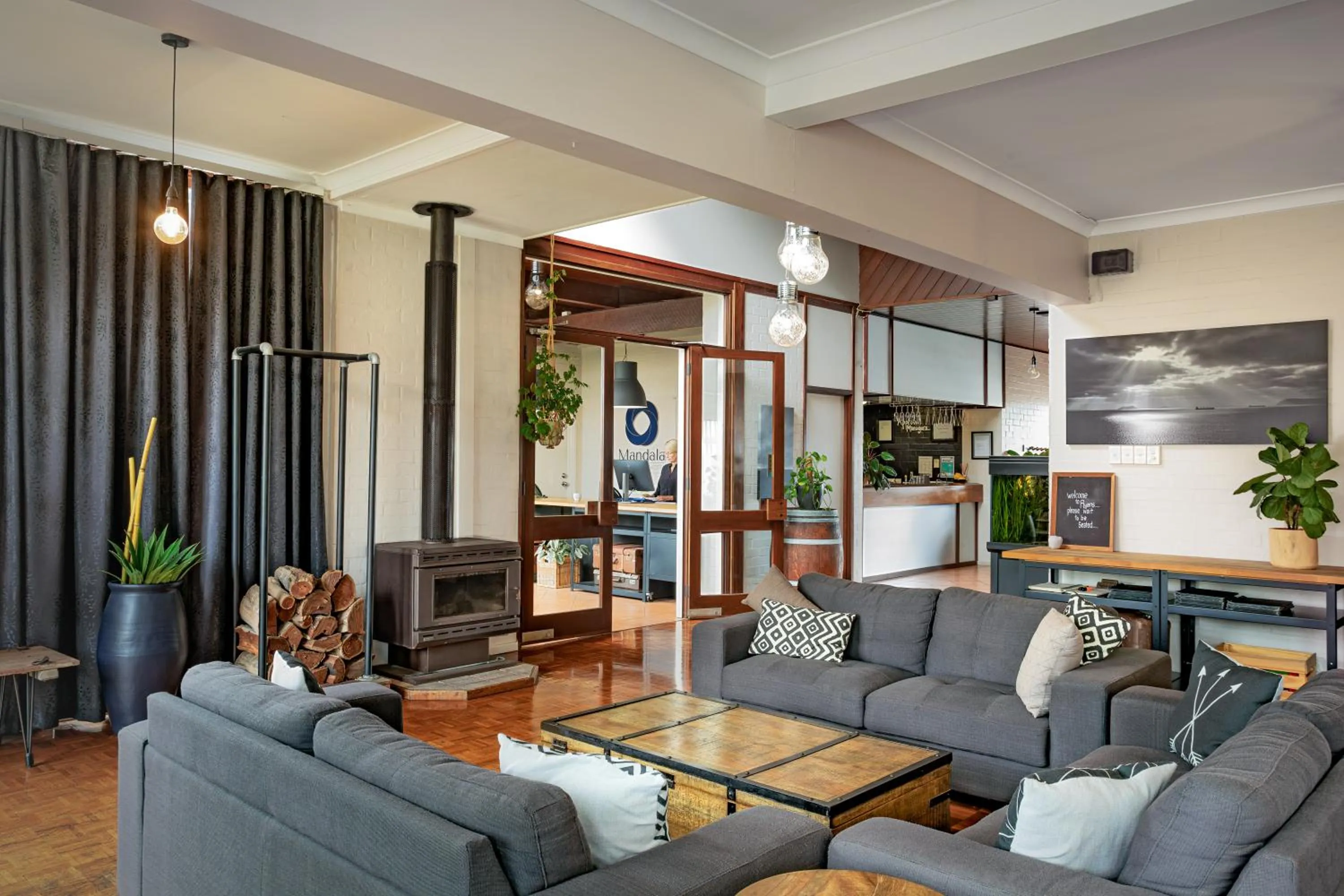 Restaurant/places to eat in Mandala Ace Albany Hotel