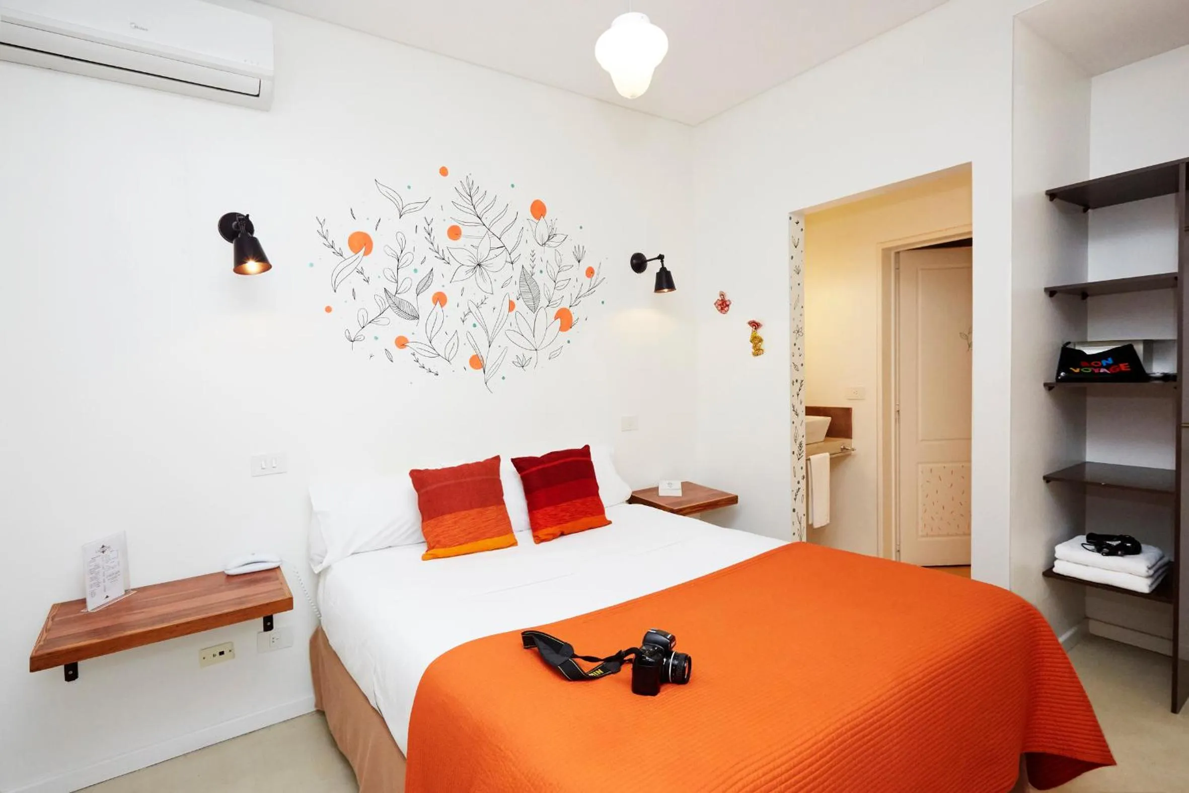 Photo of the whole room, Bed in L'Adresse Hôtel Boutique