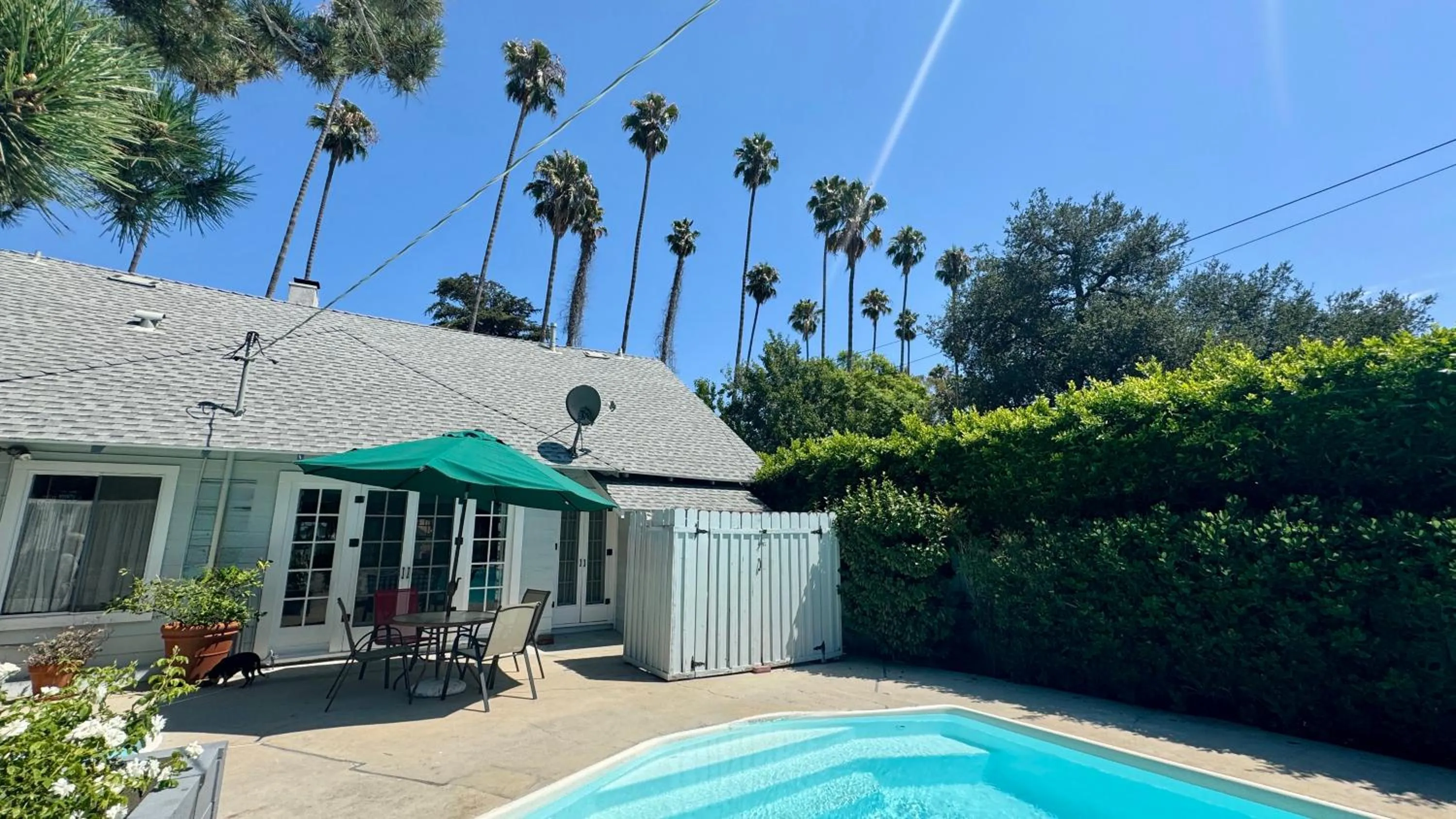 Pool view in Dresden B & B