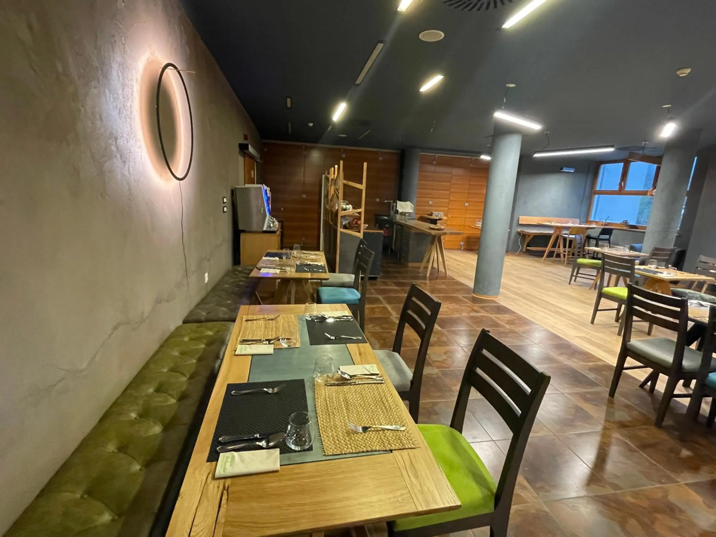 Restaurant/places to eat in Hotel Boka