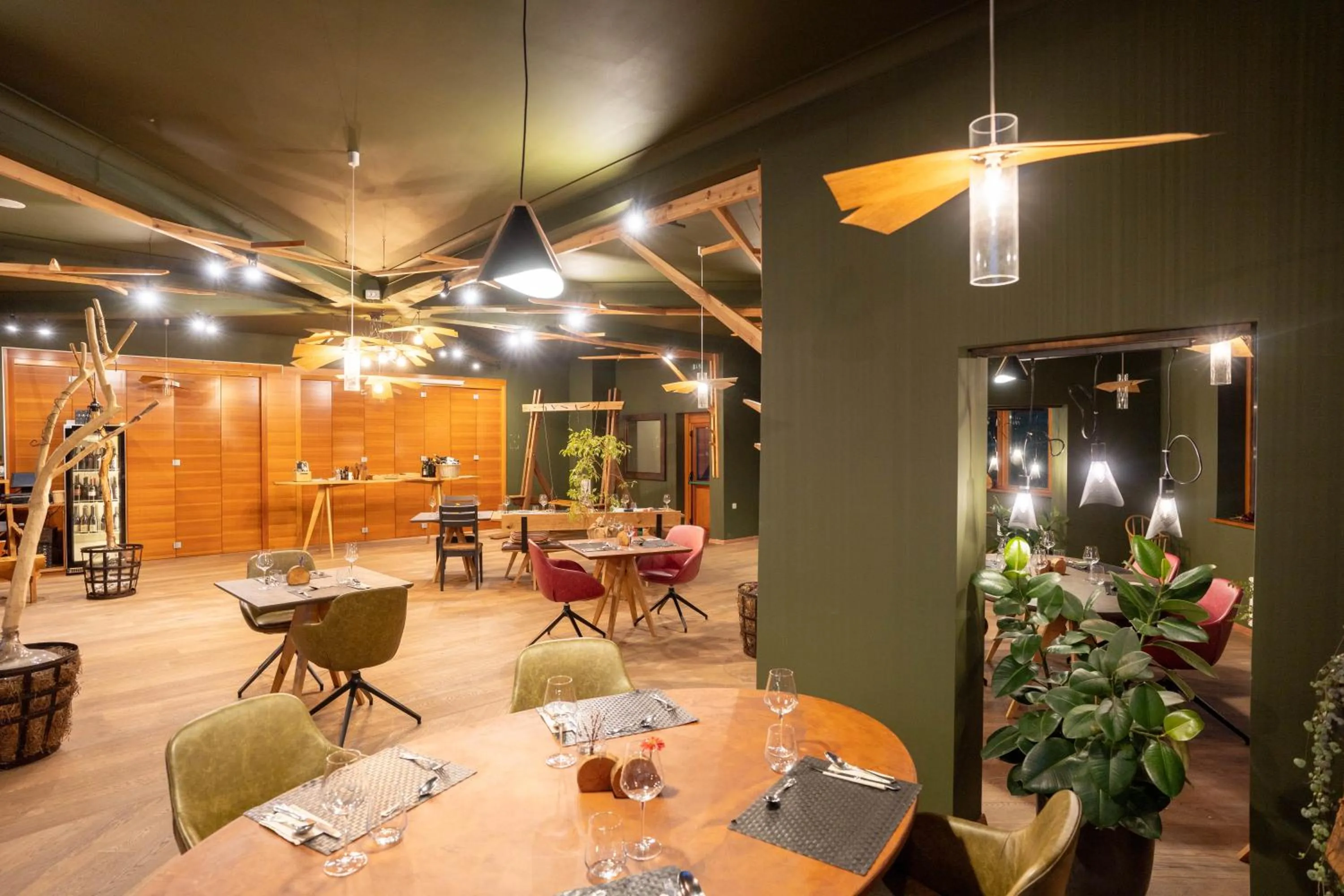 Restaurant/places to eat in Hotel Boka