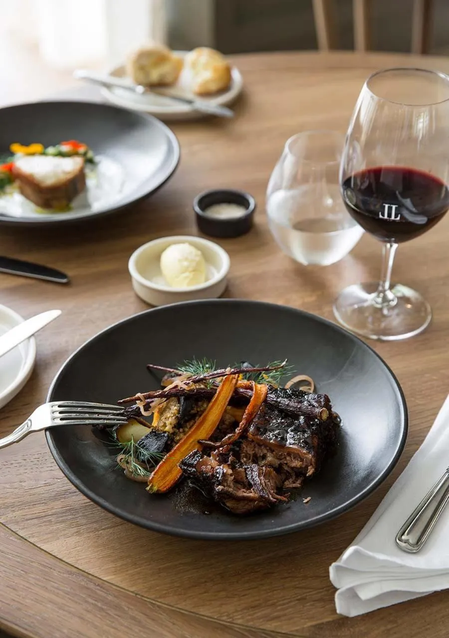 Food and drinks in Lancemore Lindenderry Red Hill